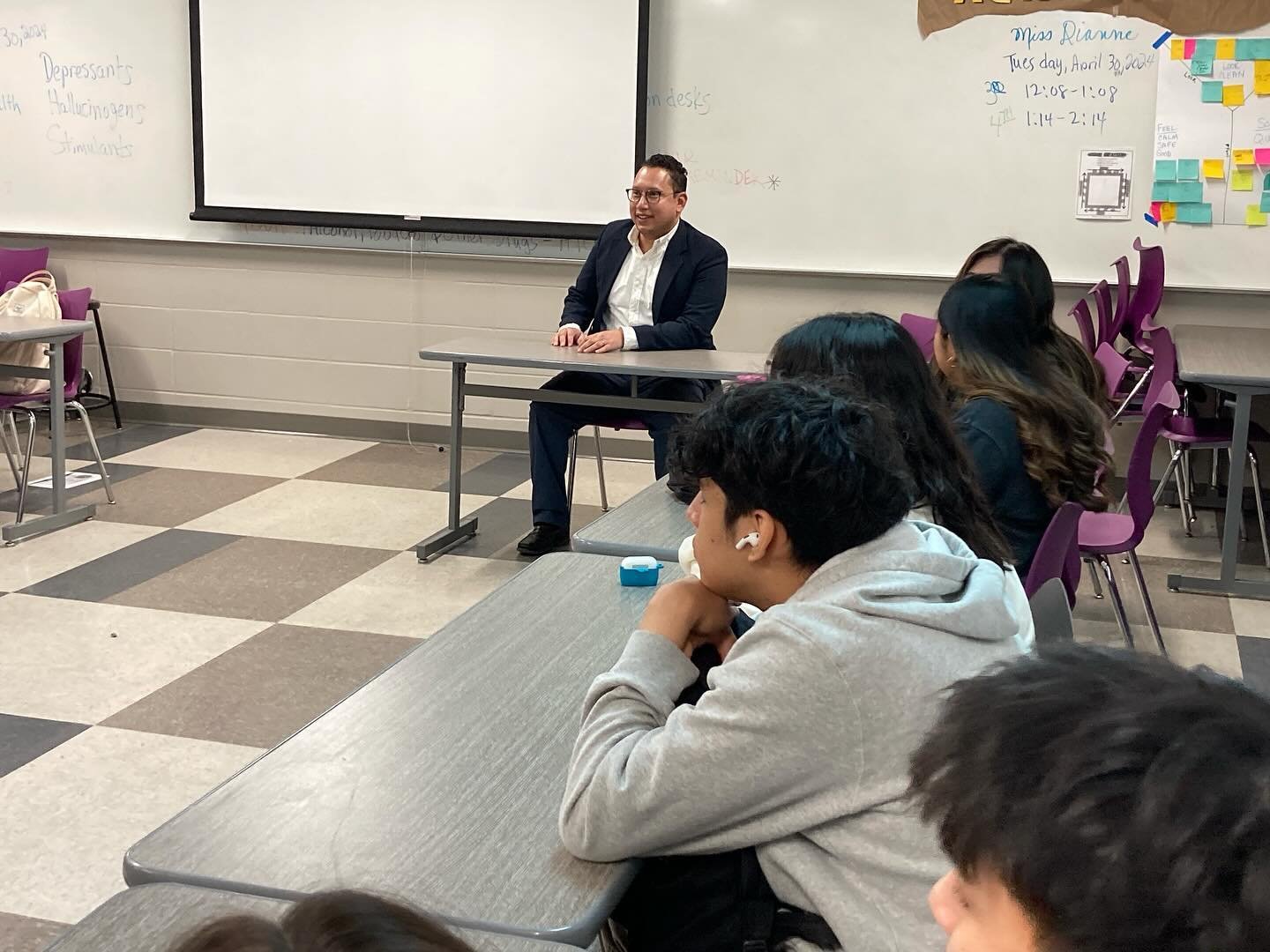 LAW DAY! Today, Inti visited Brooklyn Center Middle &amp; High School to talk about how joyful (and sometimes frustrating) the legal practice can be. 🤓😅 

He spoke in Spanish to Latino students, who asked about his career path, memorable cases, and