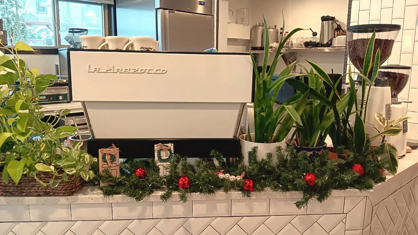 𝗪𝗲'𝗿𝗲 𝗼𝗳𝗳𝗶𝗰𝗶𝗮𝗹𝗹𝘆 𝗱𝗿𝗲𝘀𝘀𝗲𝗱 𝘂𝗽 𝗳𝗼𝗿 𝗖𝗵𝗿𝗶𝘀𝘁𝗺𝗮𝘀! 🎄🤎☕

Come by for a warm cafecito, fill those stockings with goodies from our Mercadito, pick up a coffee bag for gifting, or simply relax in our cozy space and let us tak