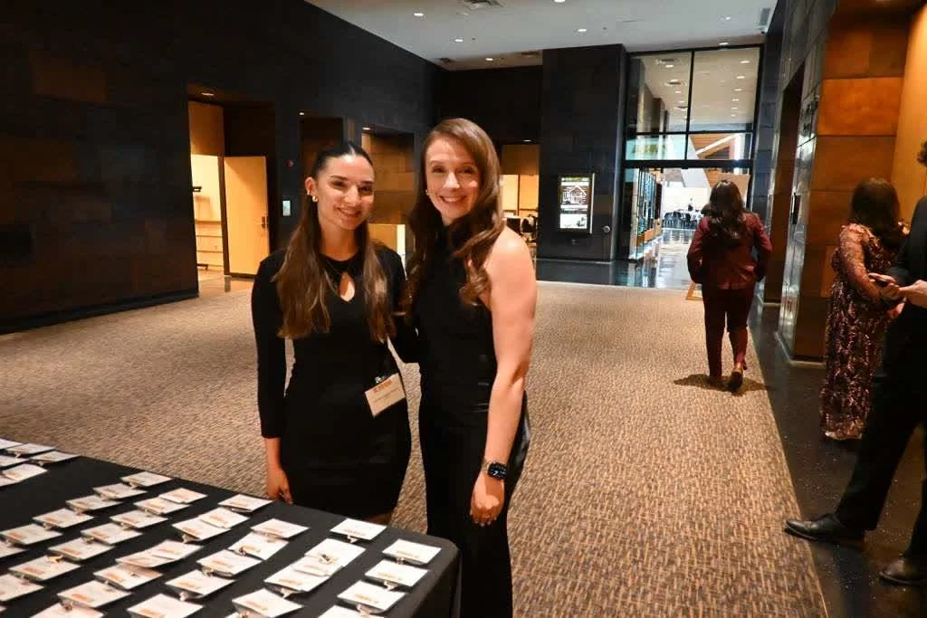 A huge shoutout to everyone who signed up to volunteer for the Minnesota Hispanic Bar Association (MHBA) annual gala. 

This event brings together the larger community in conversation with lawyers, law students, judges, and leaders in the profession.
