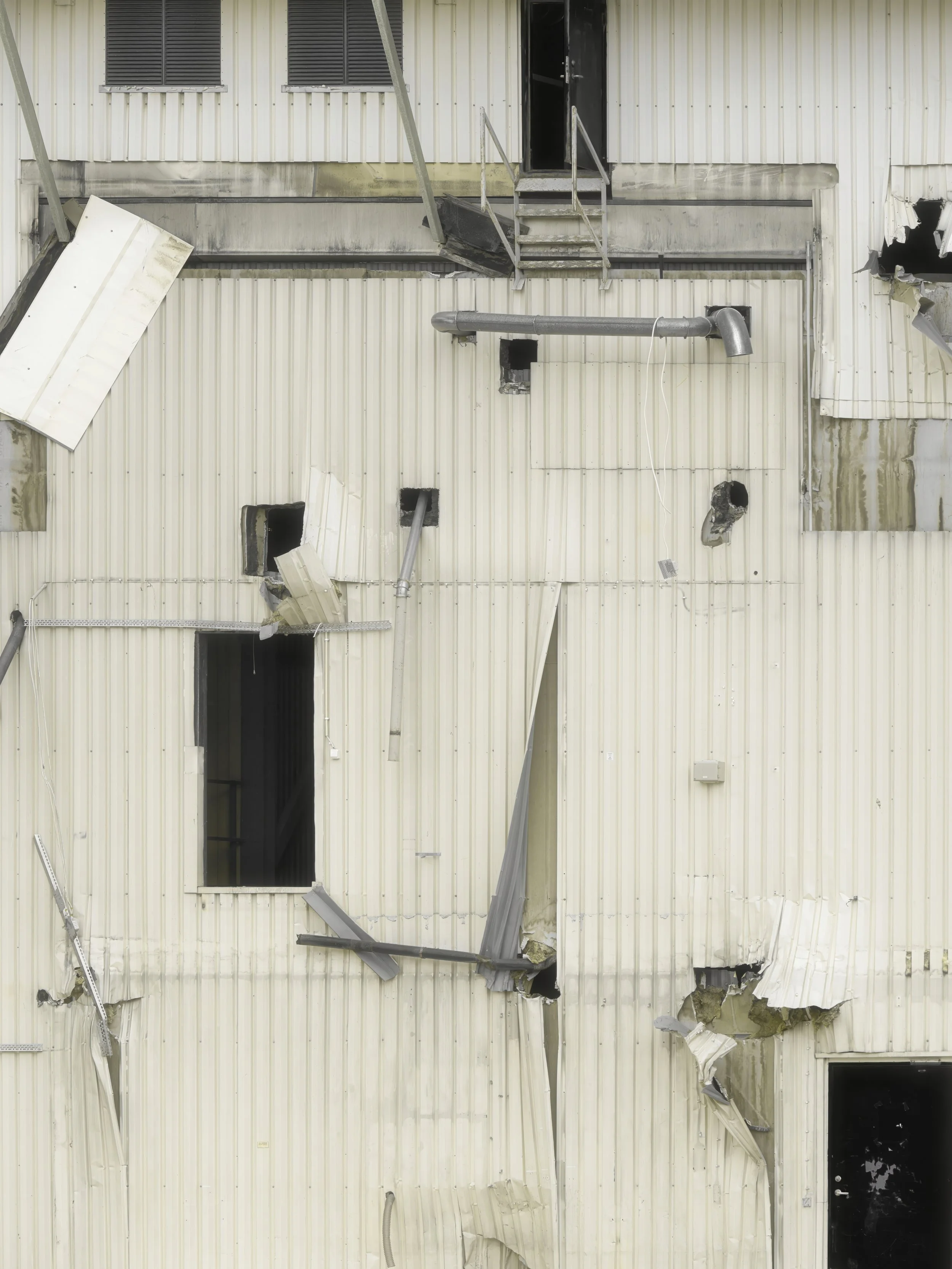 B0012928 Scattered Things over Stripes