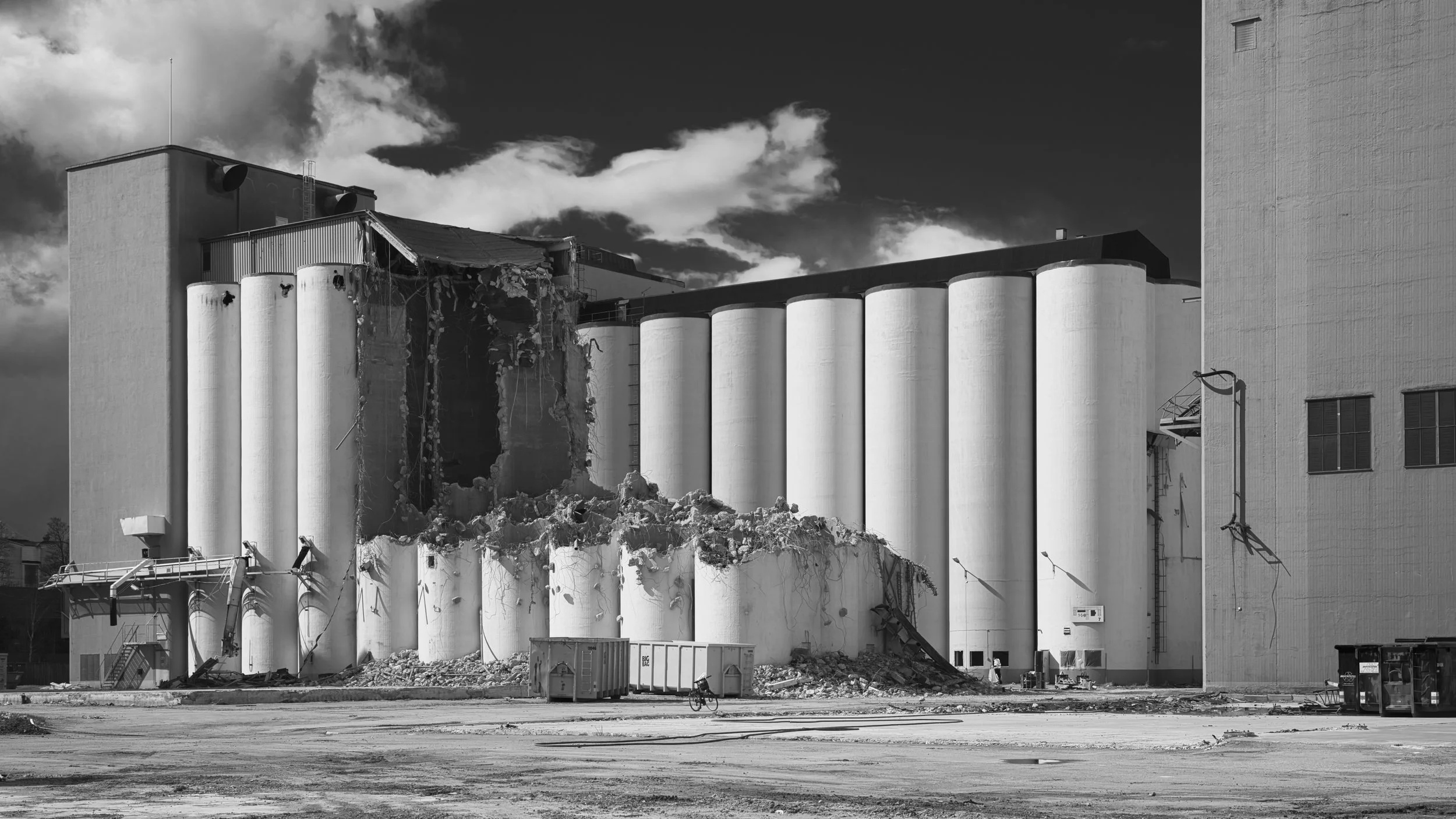 B0004010 Silos Overview 18 Down