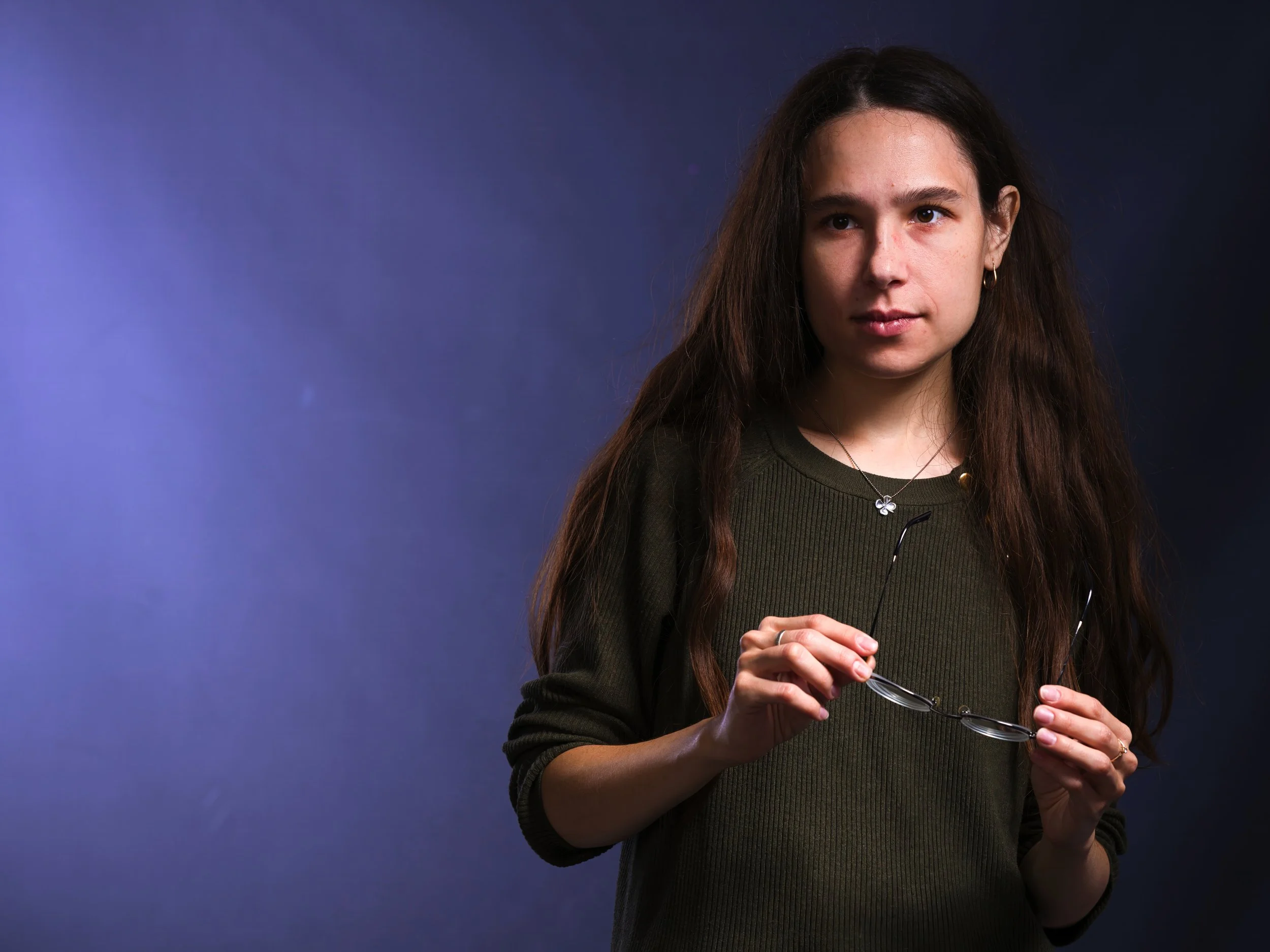 B0015742 Young Woman Holding Glasses