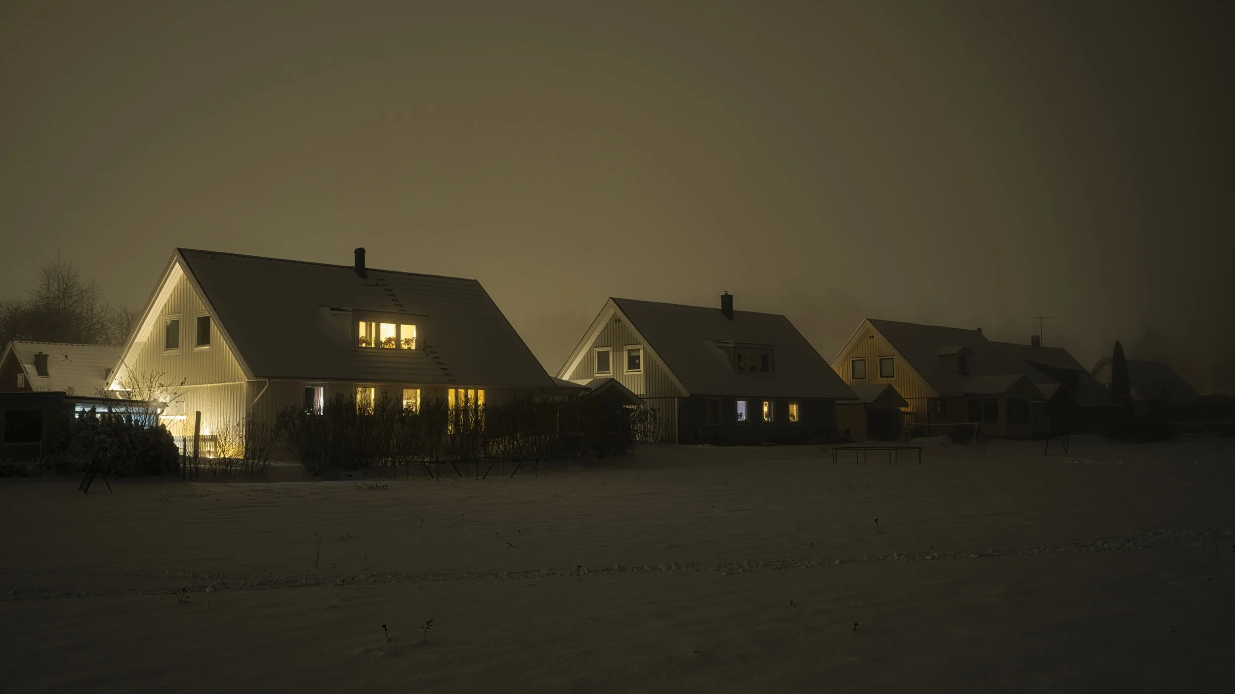 B0019336 Line of Fading Houses