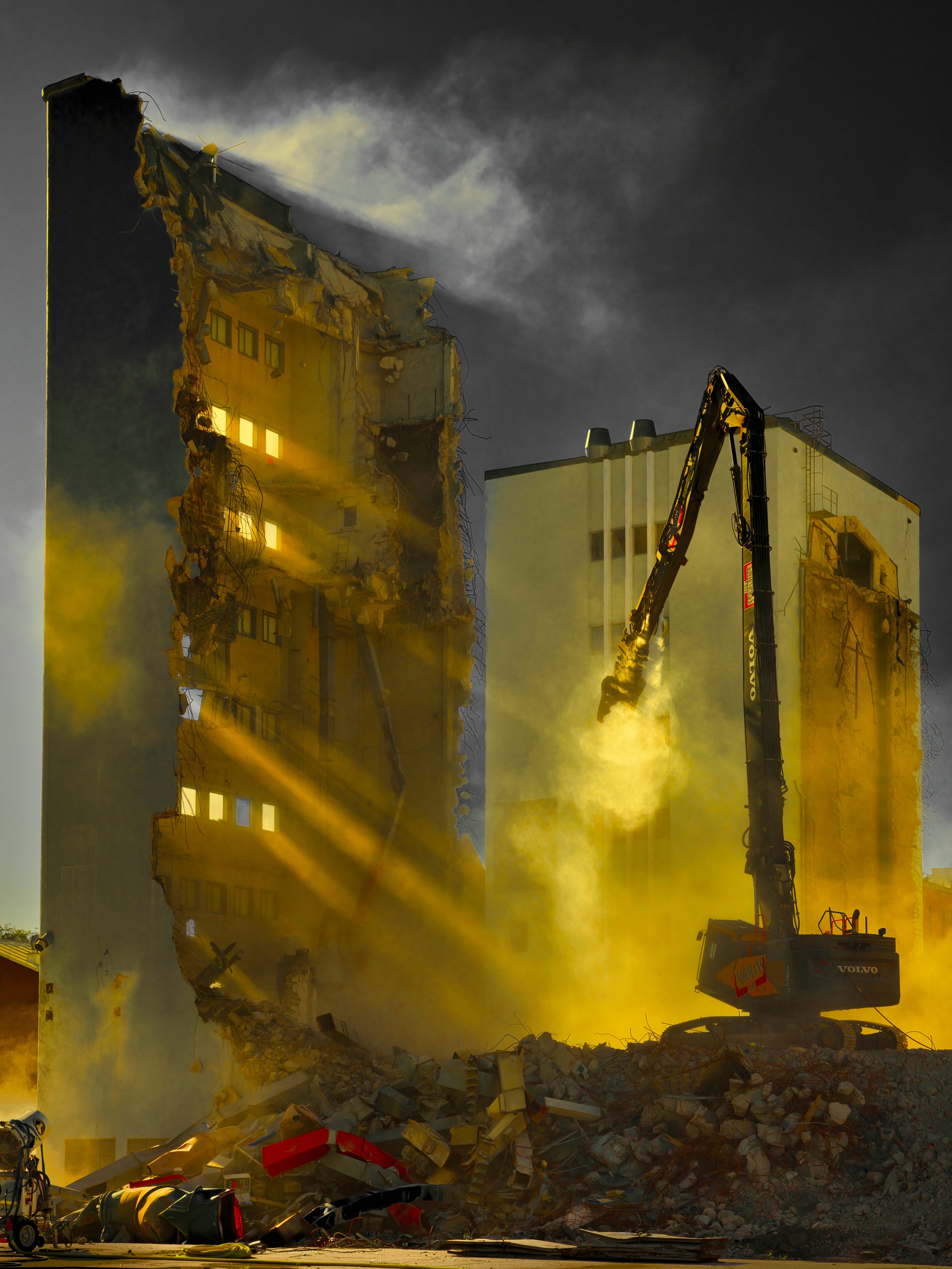 B0011059 Demolition Drama
