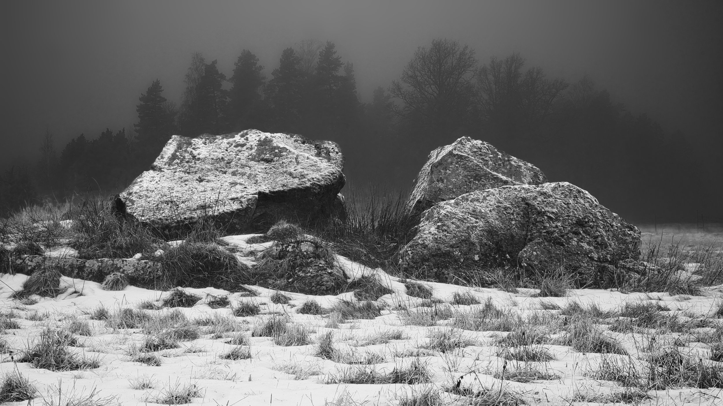 B0034437 Far Through the Stones