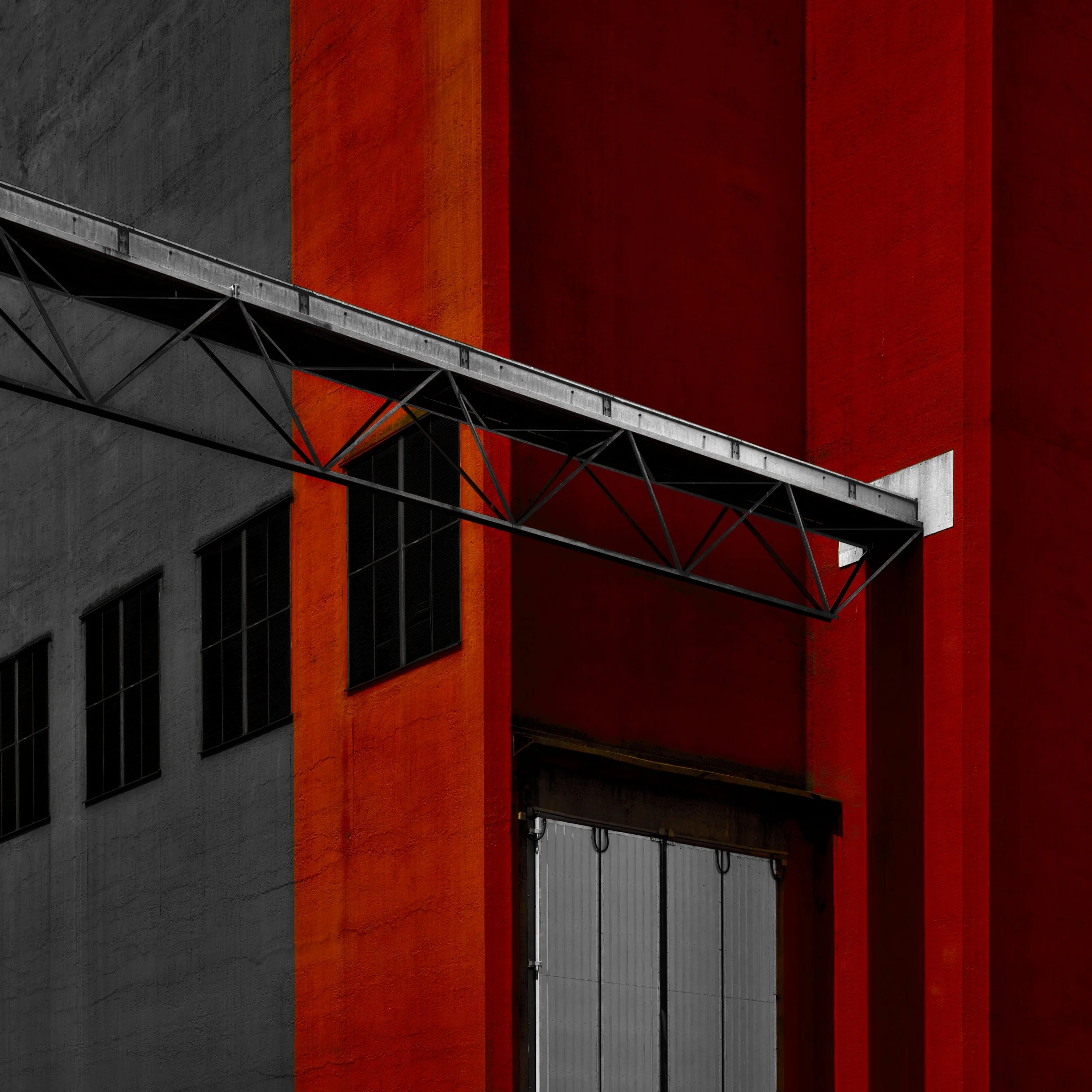 B0010181 Vertical Grey Red Oblique Metalic