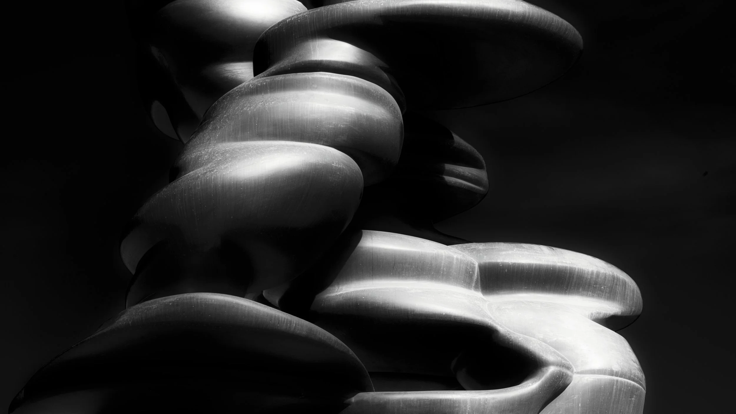 B0003525 Blobby Directional Swirly Sculpture