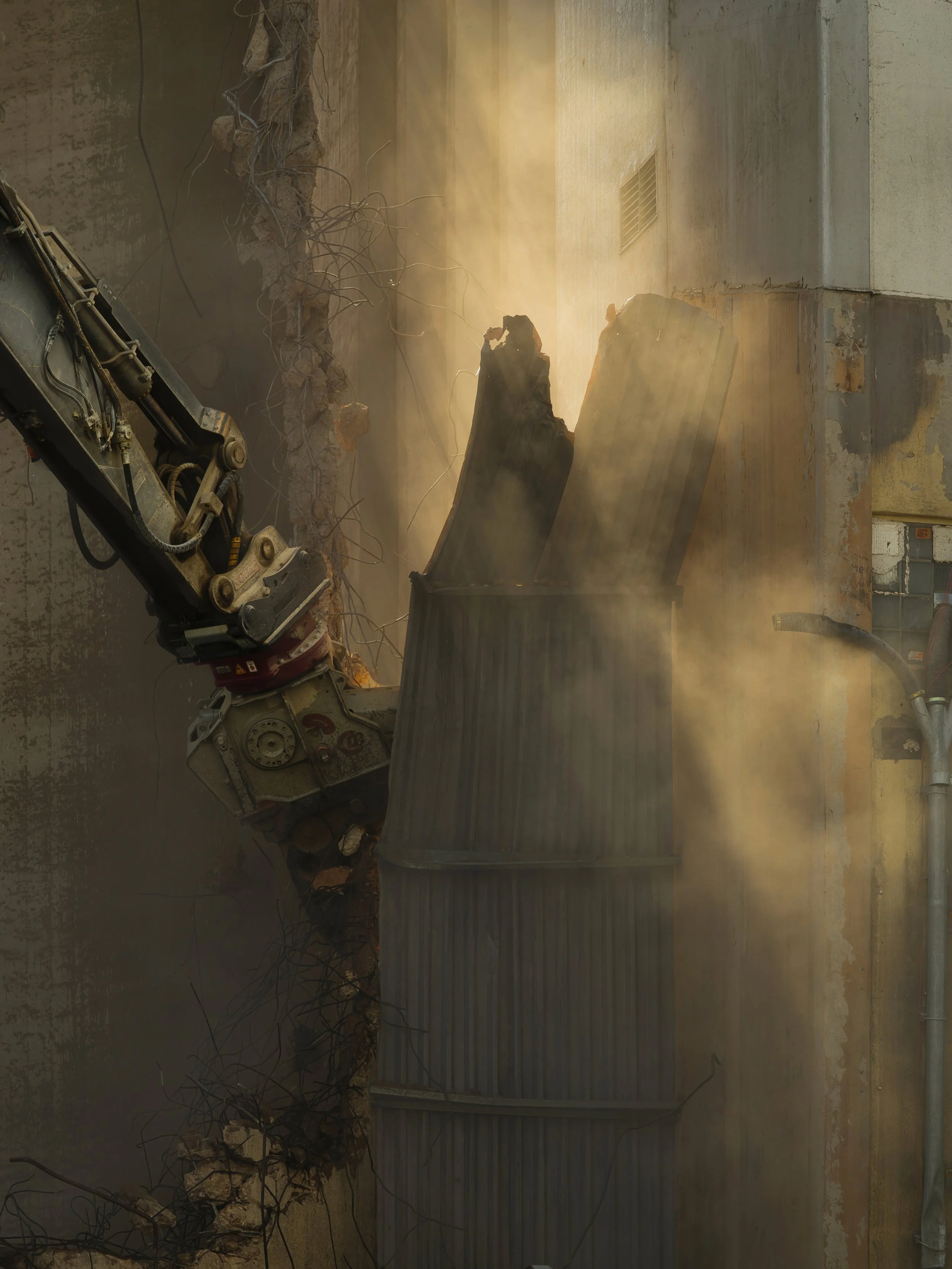 B0007548 Silo 2 Beams Through Dust