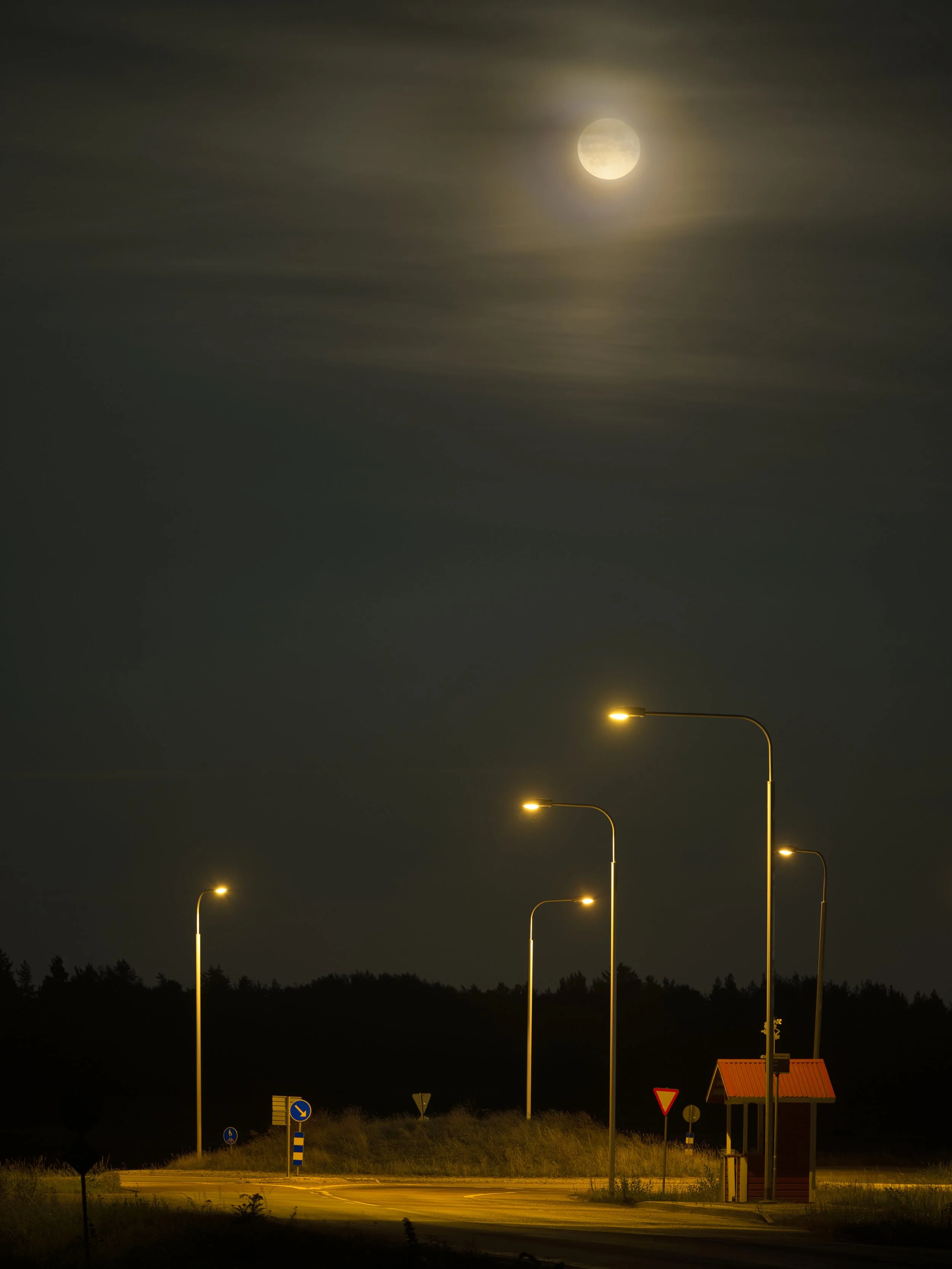 B0029854 Lights Under the Moon
