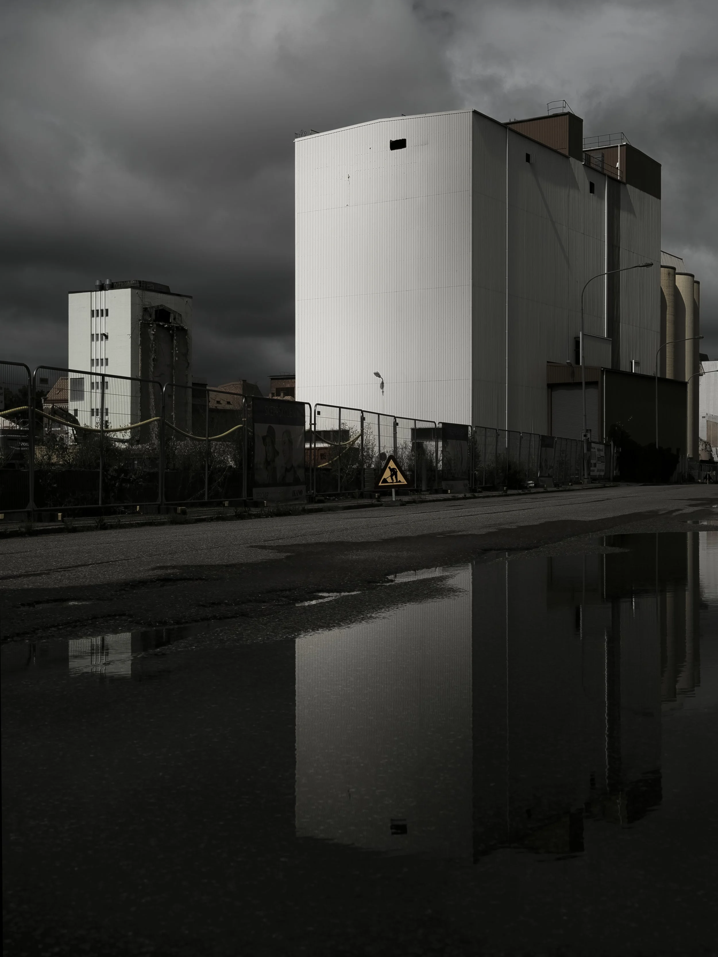 B0012834 Silo 4 Reflection Road Sign 