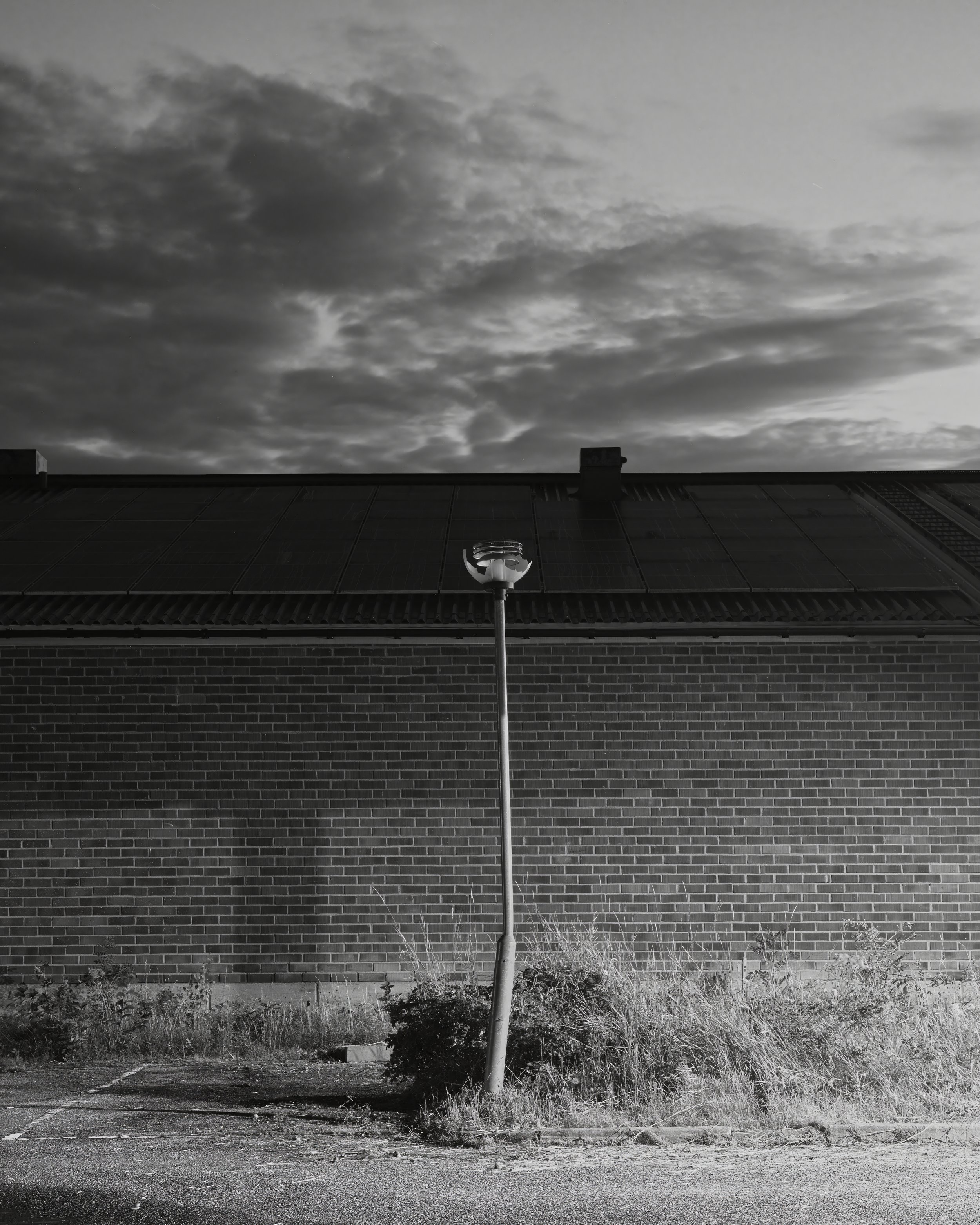 B0029058 Broken Light Post