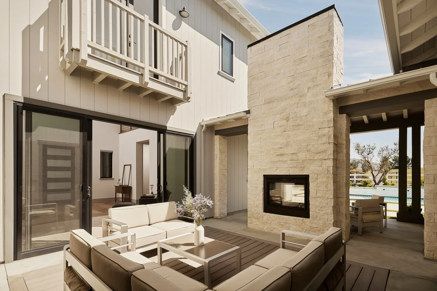 A courtyard that blends indoor and outdoor living

Architecture: @mesastudiodesign 
Photography: @joshbustosphoto 

#winecountryfarmhouse #customhome #architecture #courtyard #design #residentialarchitecture #temecula