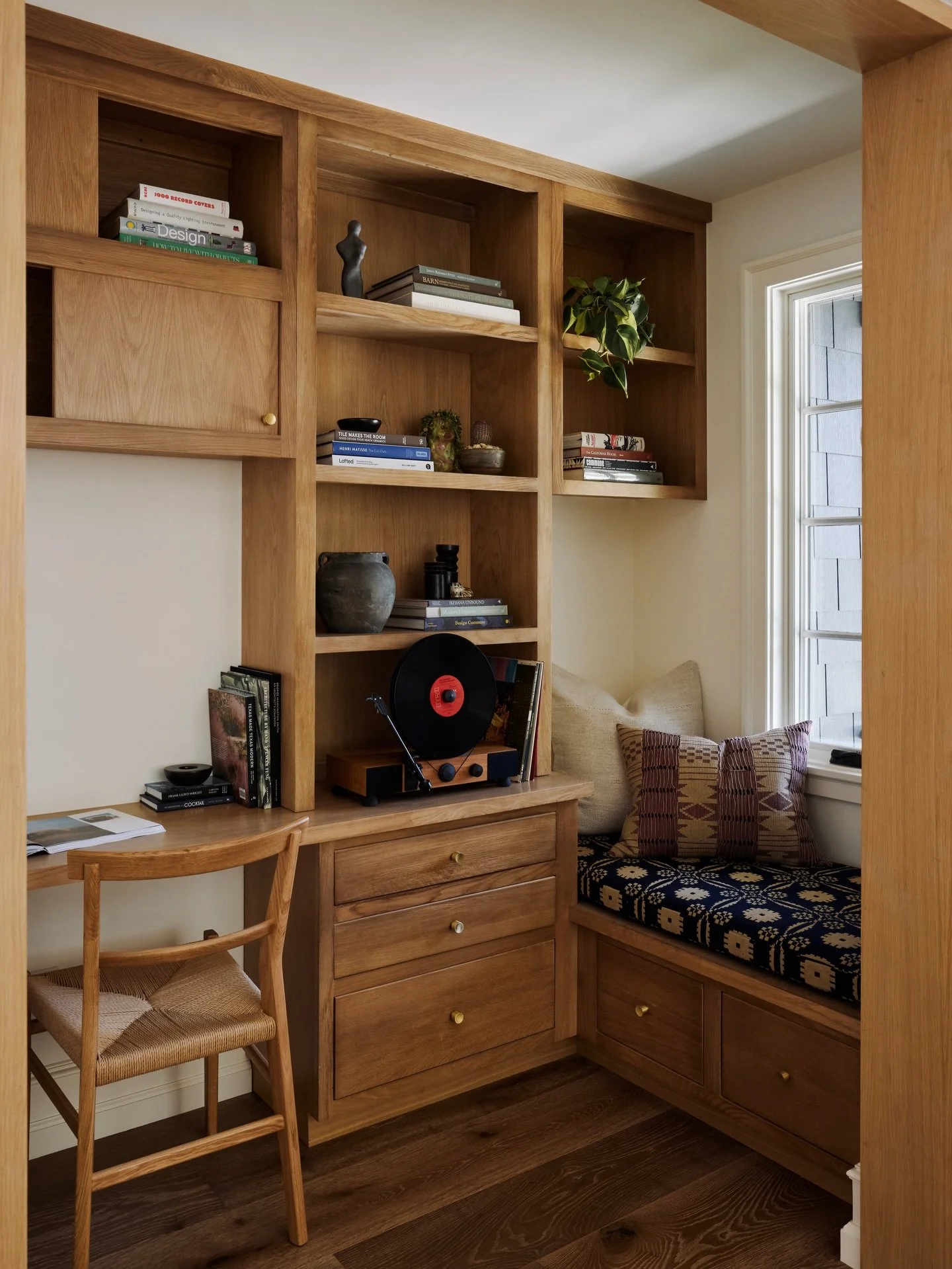 cozy spaces designed for days like these

#beachcottageproject #interiordesign #architecture #interiorarchitecture #design renovation customarchitect
