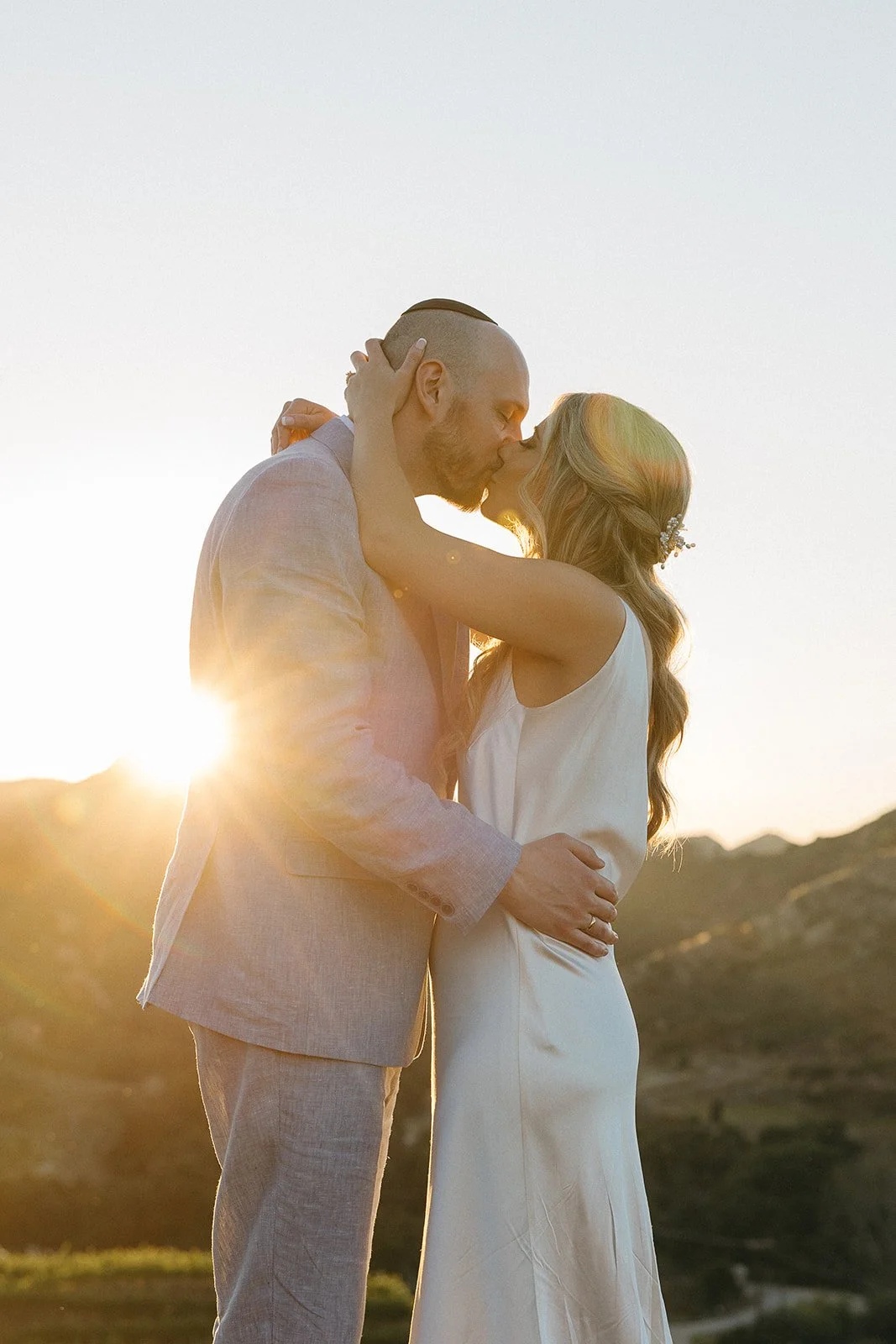 Ashley &amp; Ben's Dreamy Minamilist Romantic real Wedding | Cielo Farms, Malibu