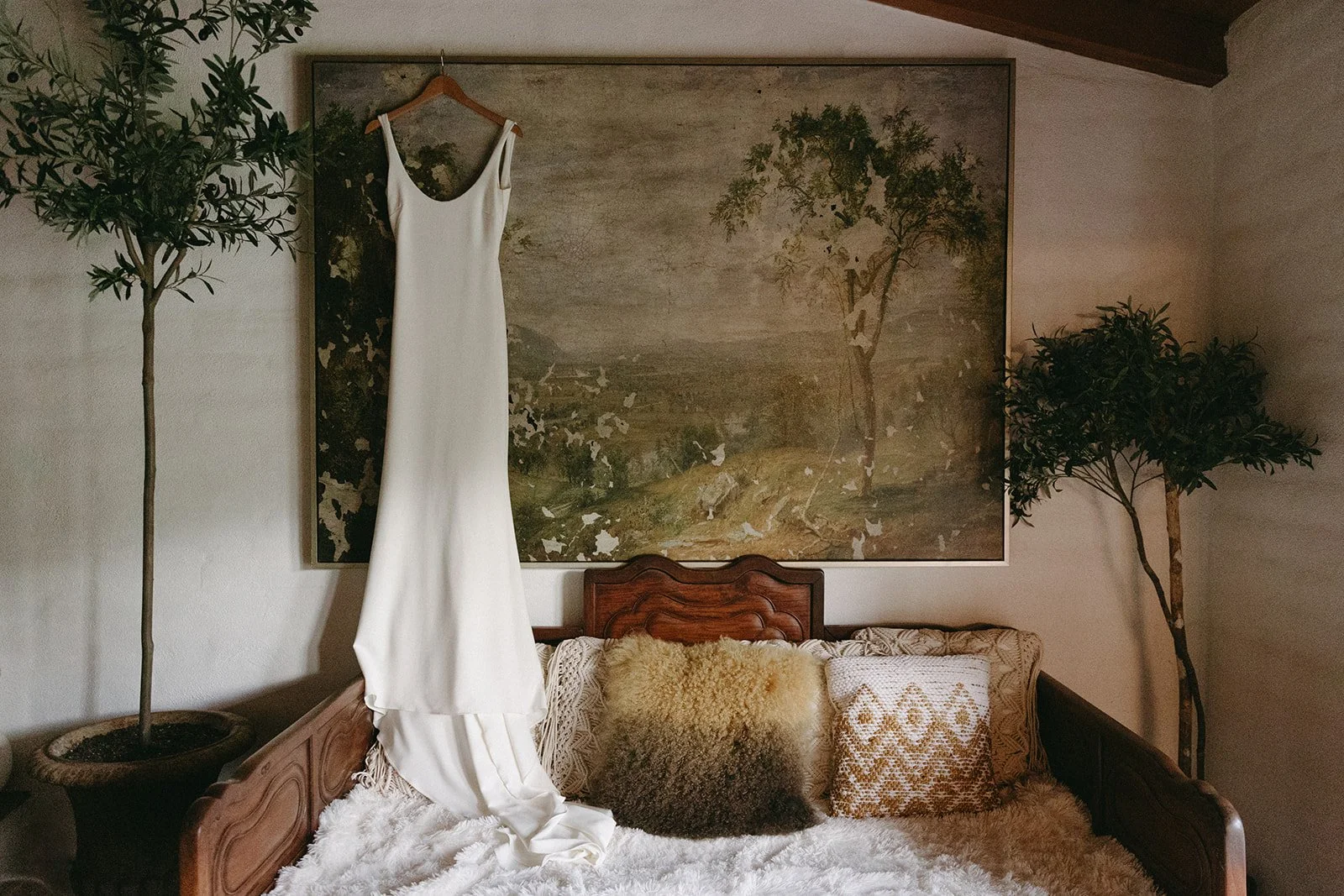 Effortlessly Chic Romance at this Enchanting Real Wedding | Tivoli Gardens, Southern California 
