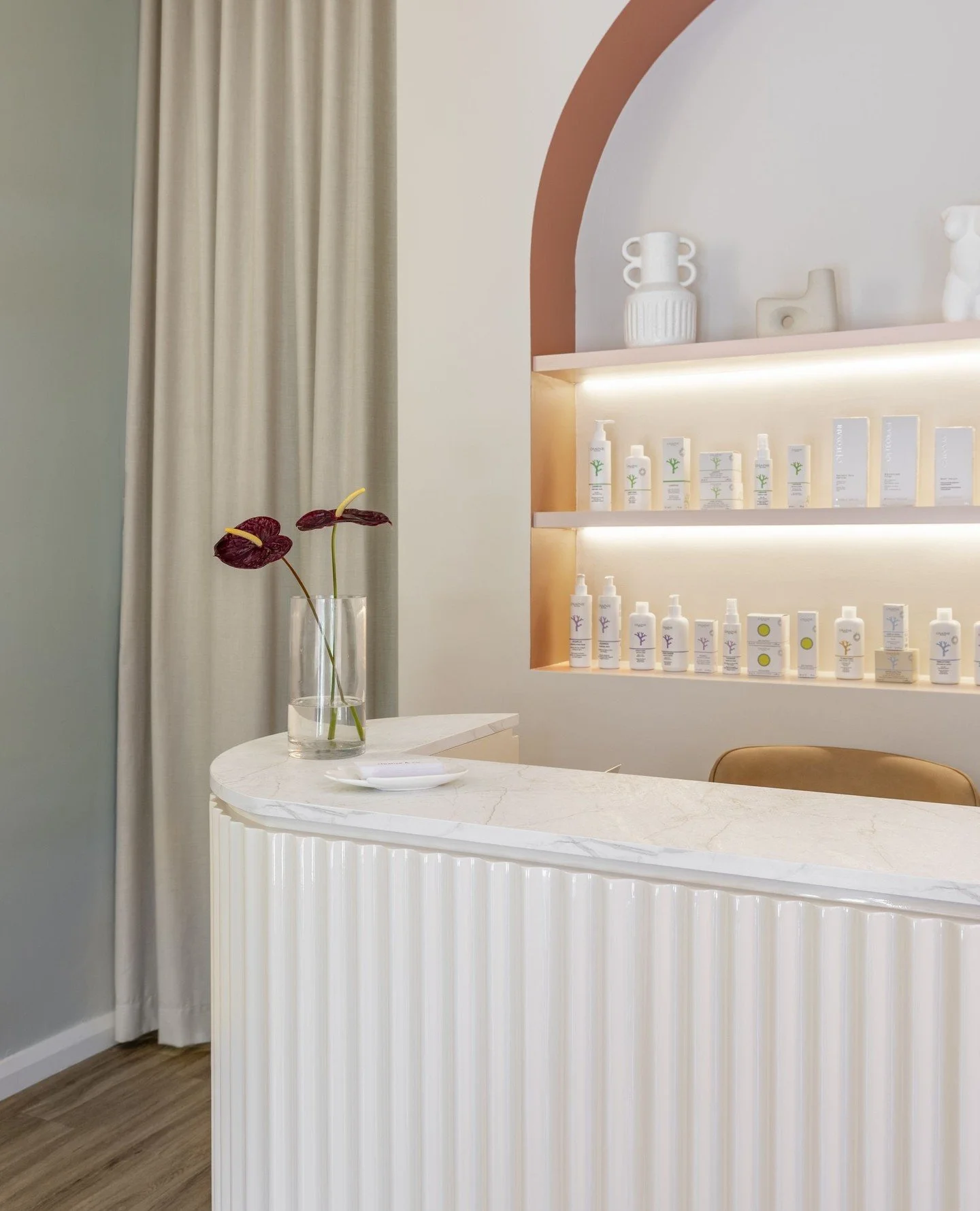 A Claire Aesthetics, Mosman | Designed to feel fresh, fun and uplifting, we channelled a youthful Miami energy with a soft pastel base, bold colour pops and iridescent wall sconces that catch the light and set the mood. ⁠
Swipe to see the transformat