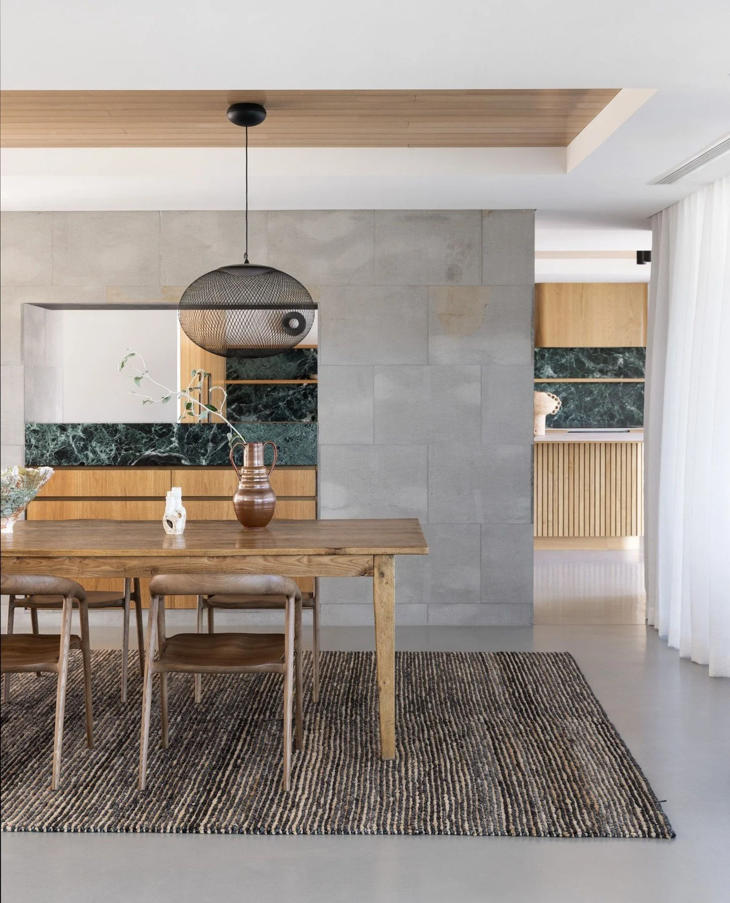 CLONTARF BEACH HOUSE | DINING ⁠
In this beautiful setting, we aimed to highlight the stunning views whilst ensuring there was a seamless connection to the kitchen. We wrapped the servery bench in same marble, repeated the timber lined ceiling and ref