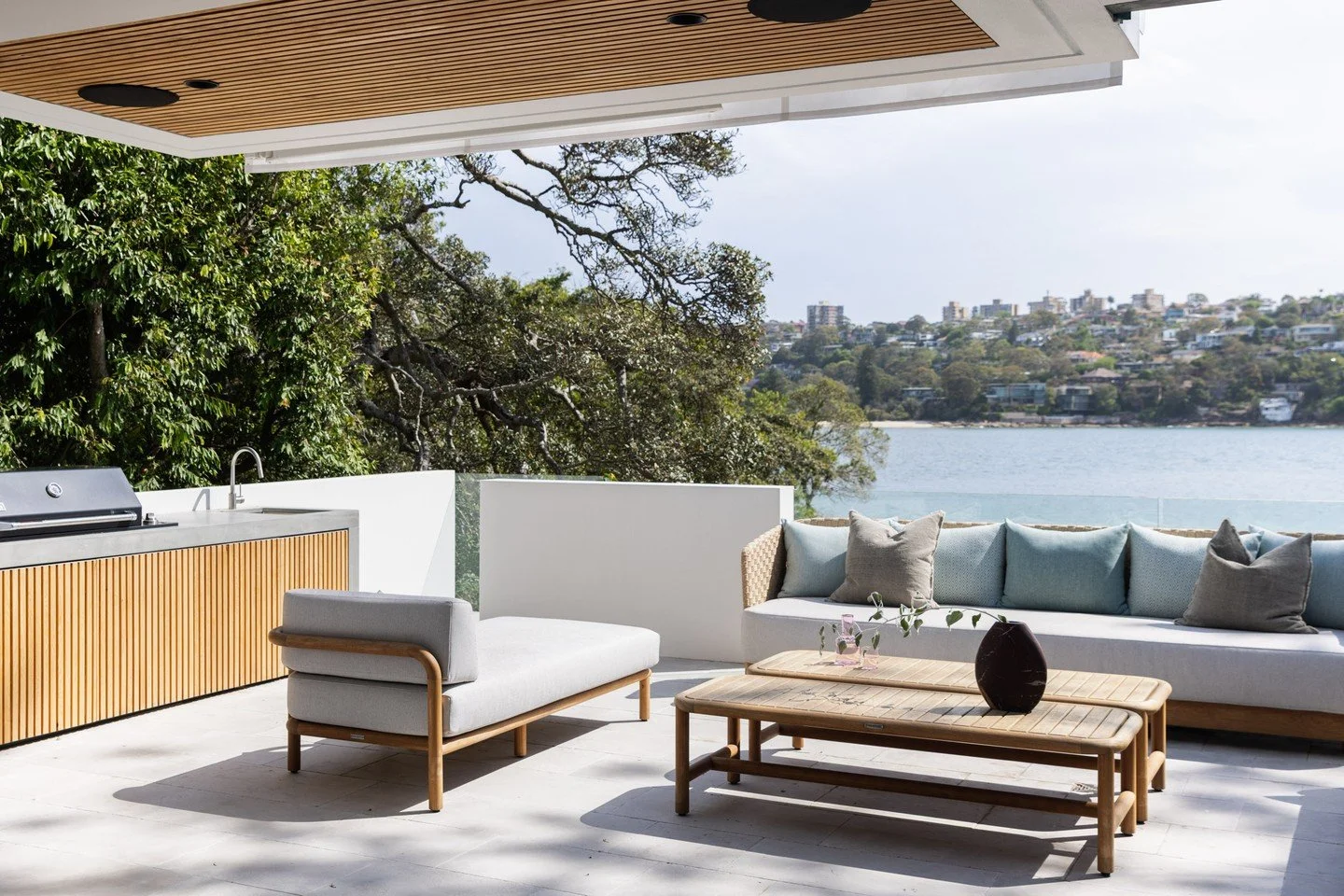 CLONTARF BEACH HOUSE | OUTDOOR LIVING⁠
The brief focused on enhancing the connection between the kitchen and the outdoors, creating a seamless transition into a relaxed, sociable lounge area designed for entertaining and enjoying the surrounding view