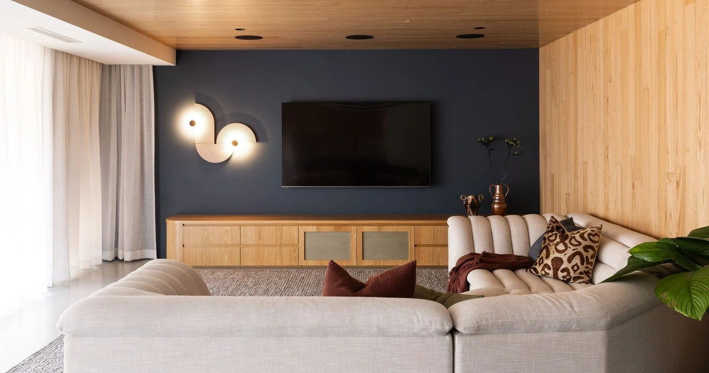 CLONTARF BEACH HOUSE | RECREATION ROOM⁠
A cosy, hardworking retreat designed for the client&rsquo;s three sons to unwind, and hang out with friends. Timber wraps the walls and ceiling to create a cosy, cocooning feel. The generous Float sofa from @el