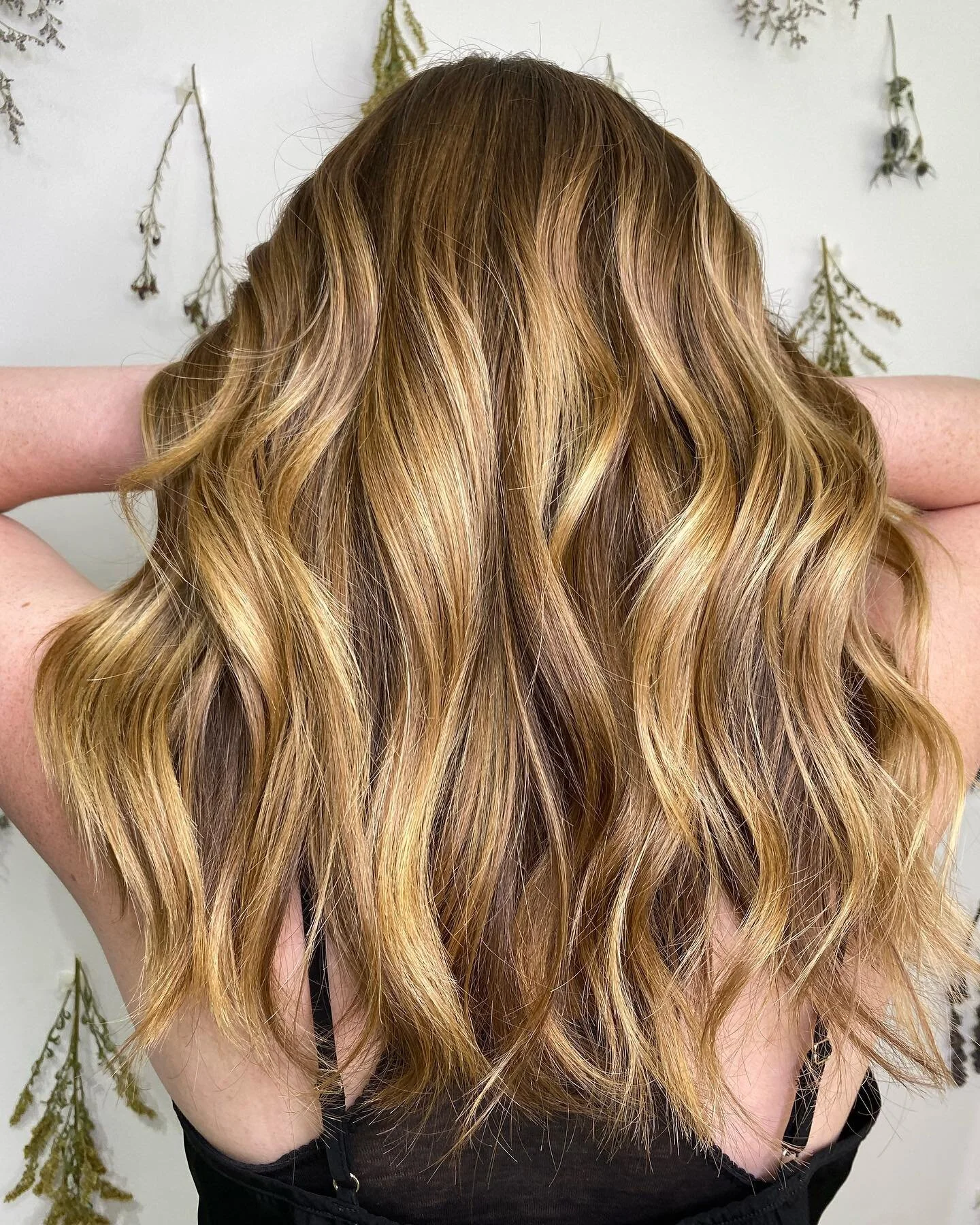 Sunny golden balayage for @xokatieo 

#redken #behindthechair #greenvelvetparlor