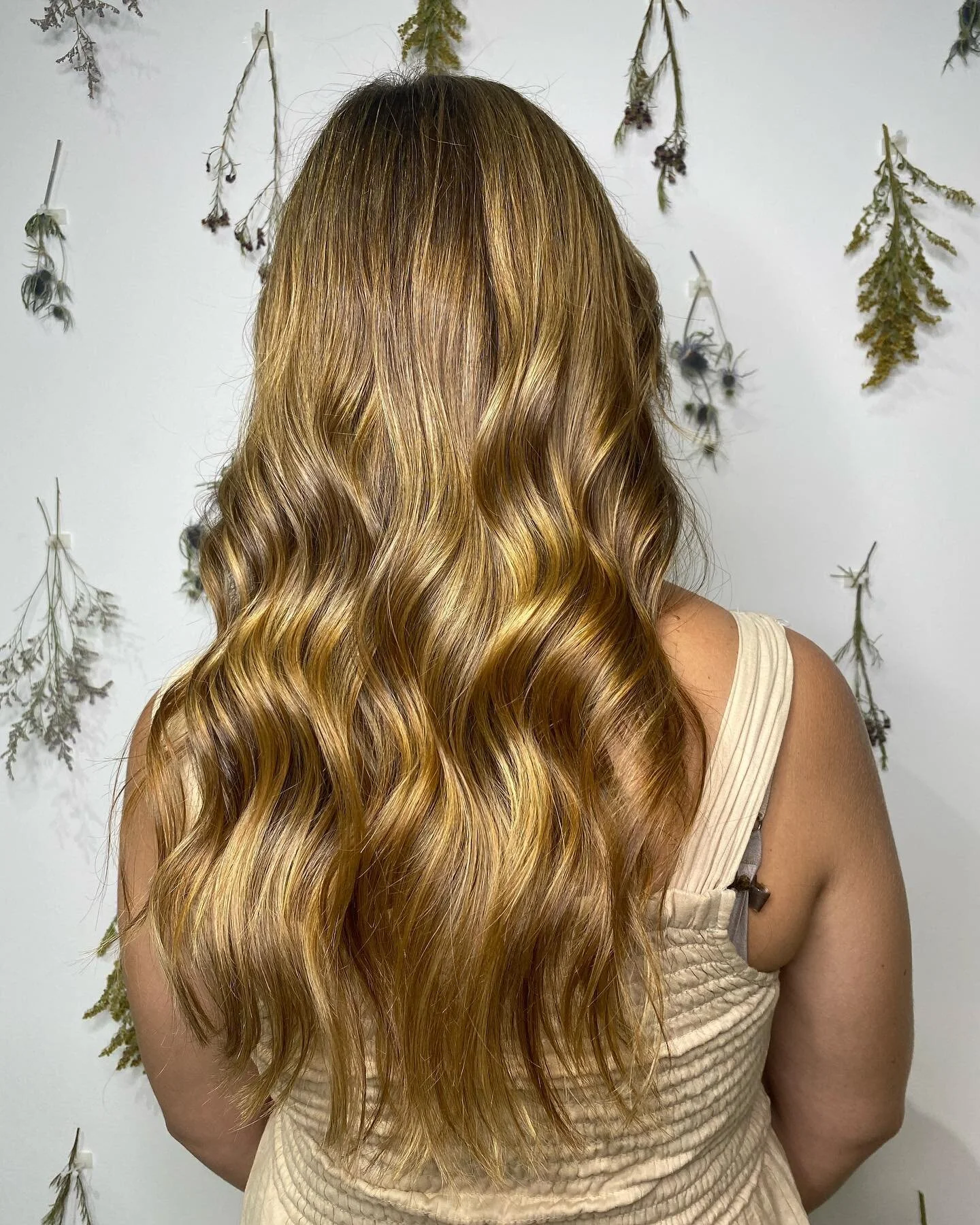 A touch of 🍓 blonde for @meredith_giuliani 

I love warm blondes so much!!! 

#redken #eastvillagehair #greenvelvetparlor