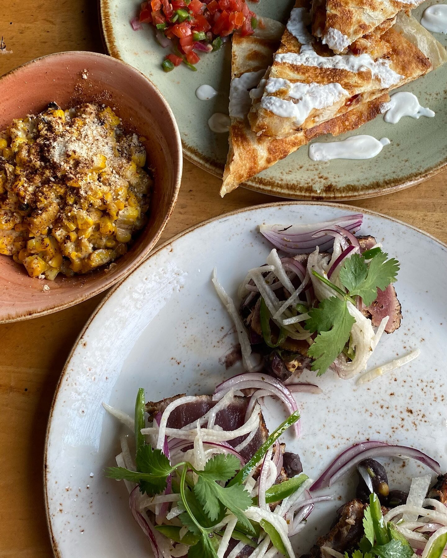 Dos Caminos has some of the best upscale Mexican food in NYC. Everything is made with fresh ingredients and packed with flavor
.
📍 Dos Caminos - SoHo
🍴top to bottom 
Quesadilla de Pollo &bull; Chicken Quesadilla
Elote &bull; Mexican Street Corn
Atu