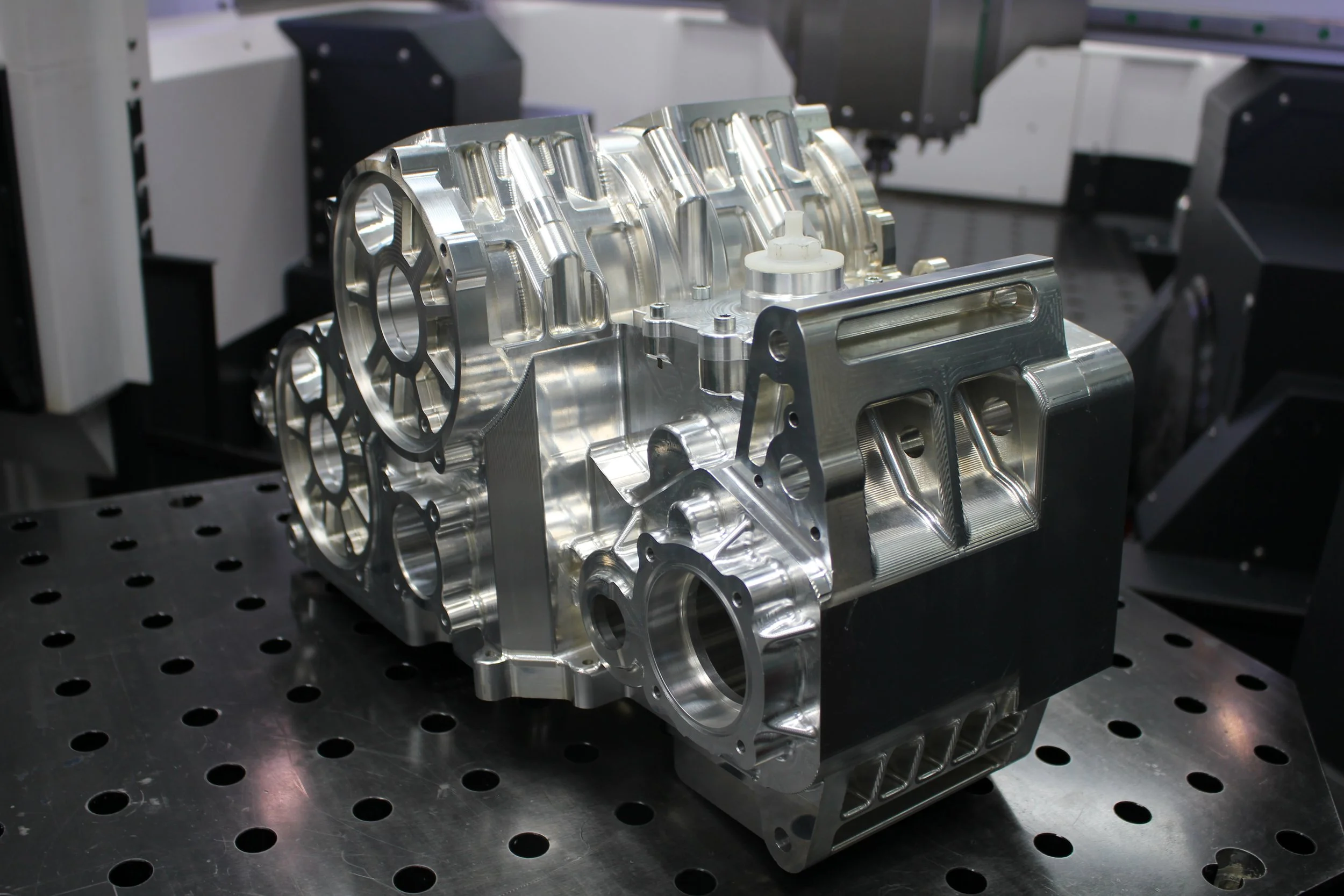Suzuki RGB500 crankcase — Ton Spek Special Parts