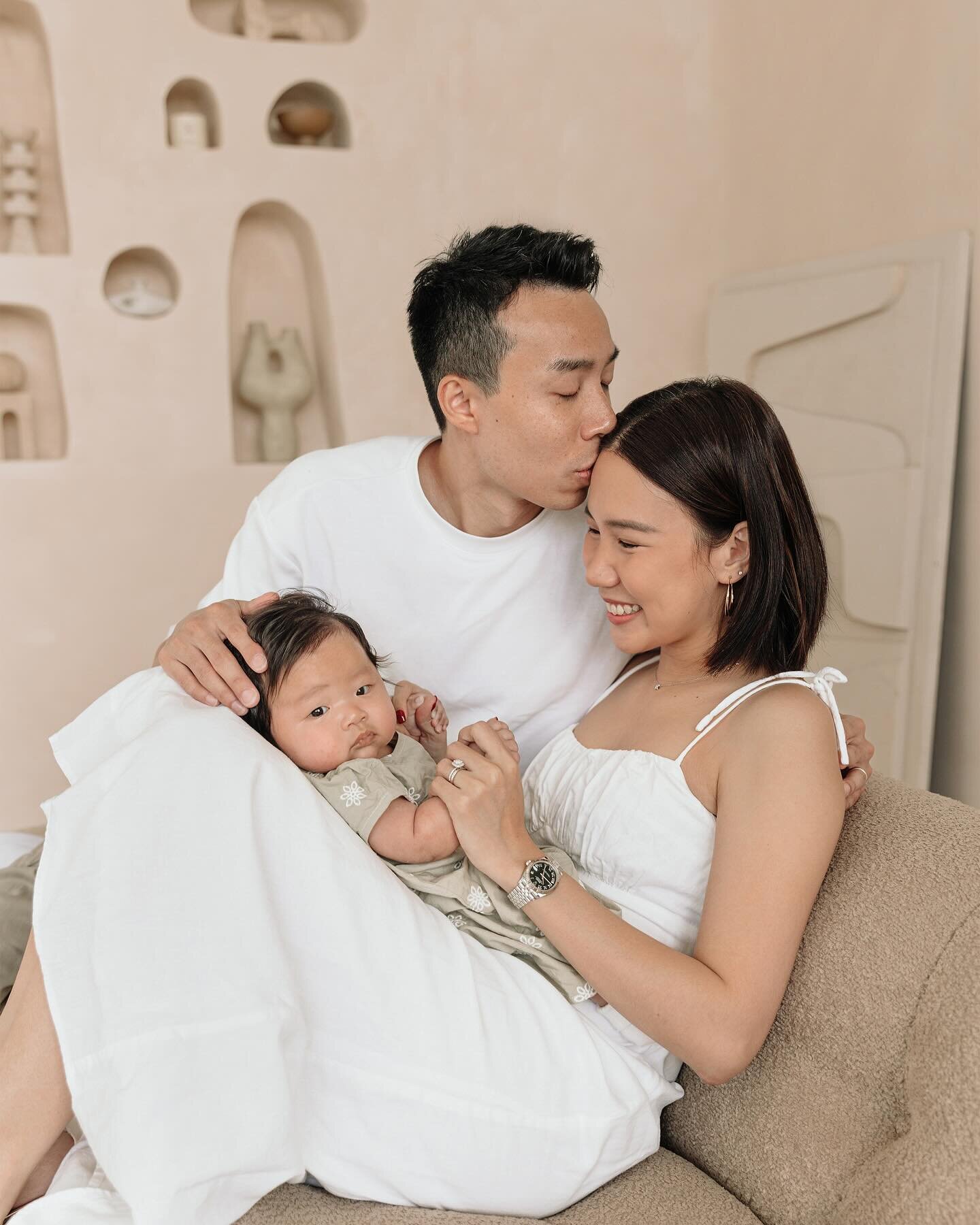 Embracing a new chapter with @reexnee and @joeeetan, as they welcome their 3-month bundle of joy, baby Brielle, into the world. Wrapped in love, baby Brielle is enveloped in tender moments, loving embraces, and gentle kisses from her adoring parents.