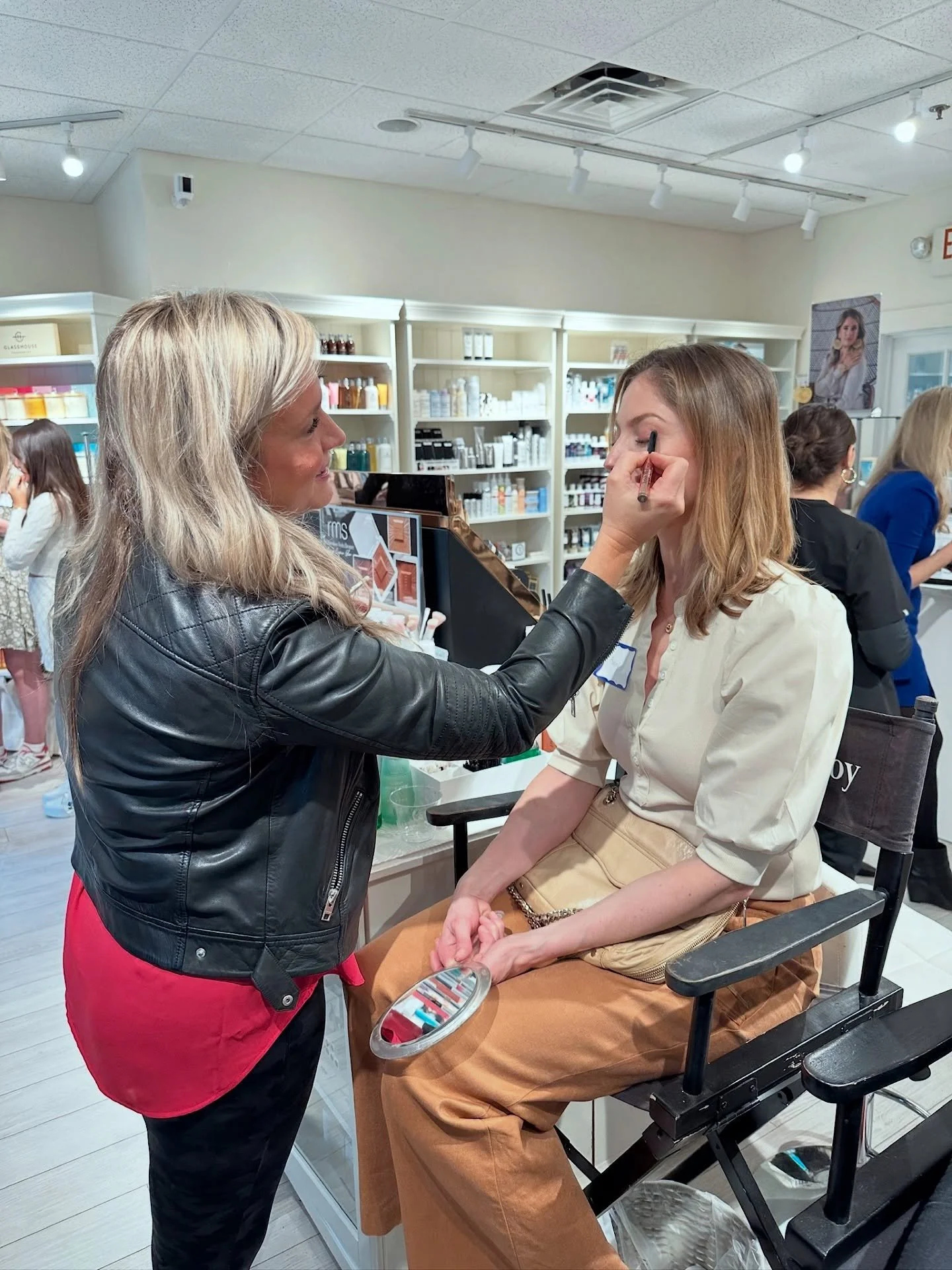 Have you purchased your ticket yet for our Feel Good Inside &amp; Out event? It&rsquo;s THIS Friday, November 14th, 5-8 pm at Beauty &amp; Main in Wellesley! 

Gather your friends and get pampered before going out on the town! There will be refreshme