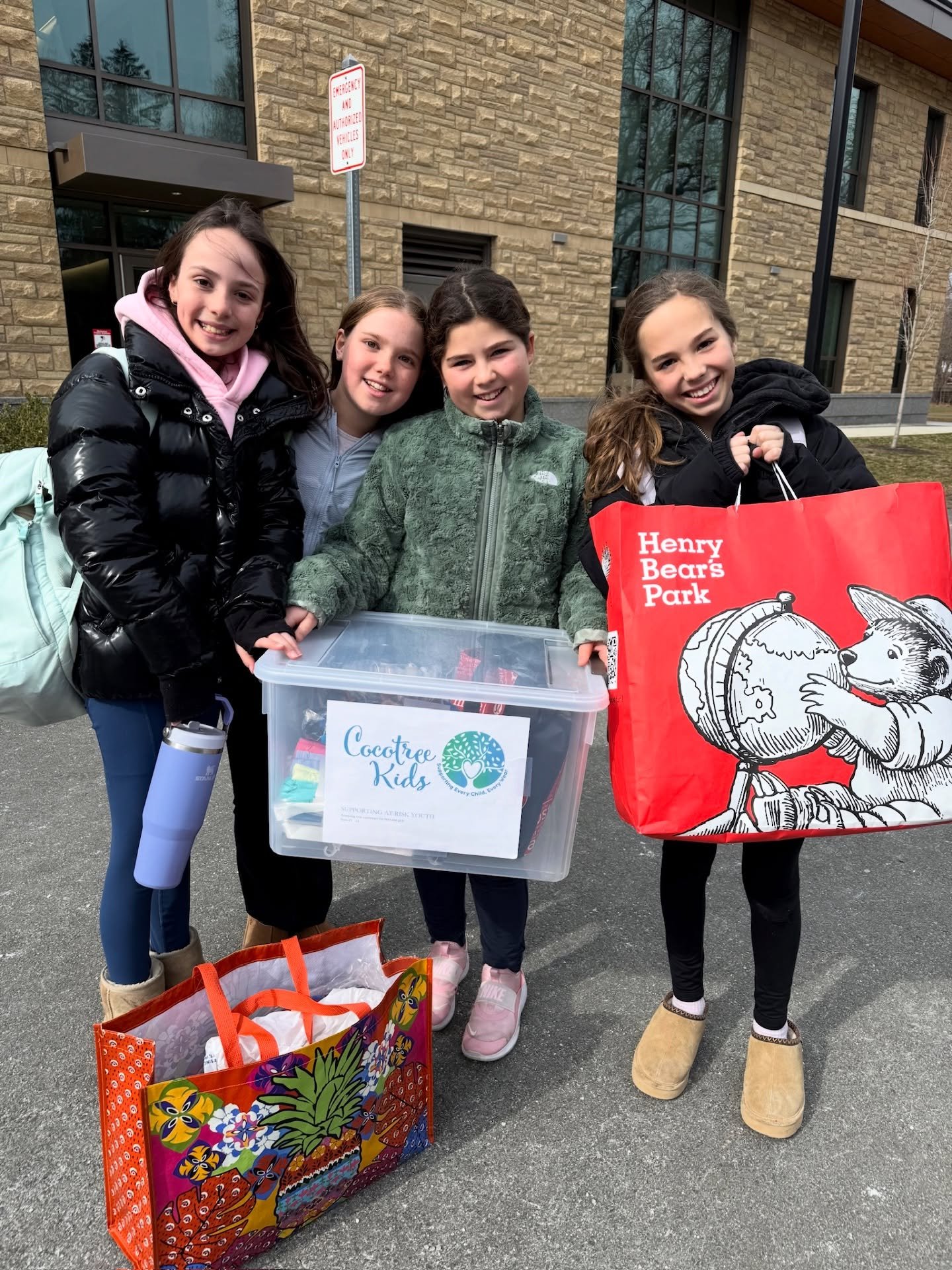 A big thanks to Hunnewell Elementary School in Wellesley for their recent Hunnewell Helps: Underwear Drive for Cocotree Kids! 

They set a goal to collect 300 pairs of underwear and exceeded it at 450 pairs! 👏🏼👏🏼👏🏼 

Because their community cam