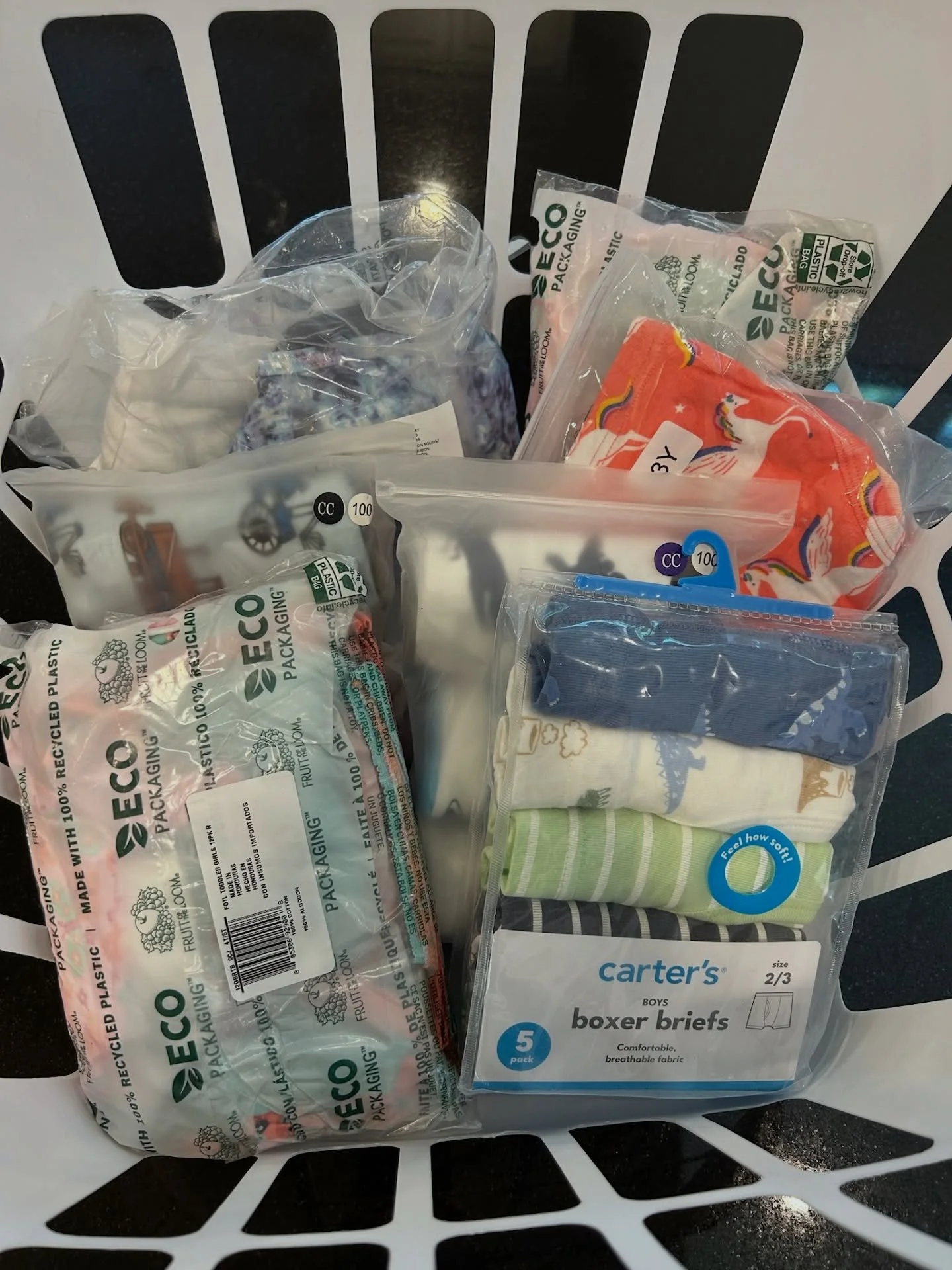 We love when local businesses and their communities come together to give back. 

Thank you to Clover Clubhouse in South Boston for hosting an underwear drive for us and collecting 59 pairs of underwear for underserved kids in Massachusetts! 

Clover