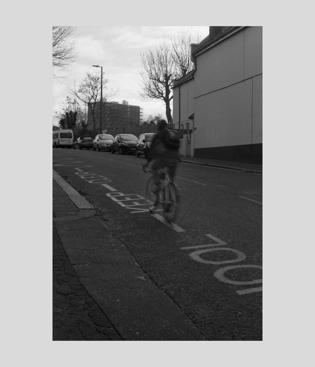 Cyclist, Westcliff-on-Sea, Essex (2021)

Shot on ILFORD XP2 135 Film.

www.jamesvesseymiller.com/photography/
&copy;James Vessey-Miller  

#ShotOnFilm #Film #FilmIsNotDead
#FilmPhotography #FilmClubEurope
#SouthendOnSea #WestcliffOnSea #Essex #Cyclis