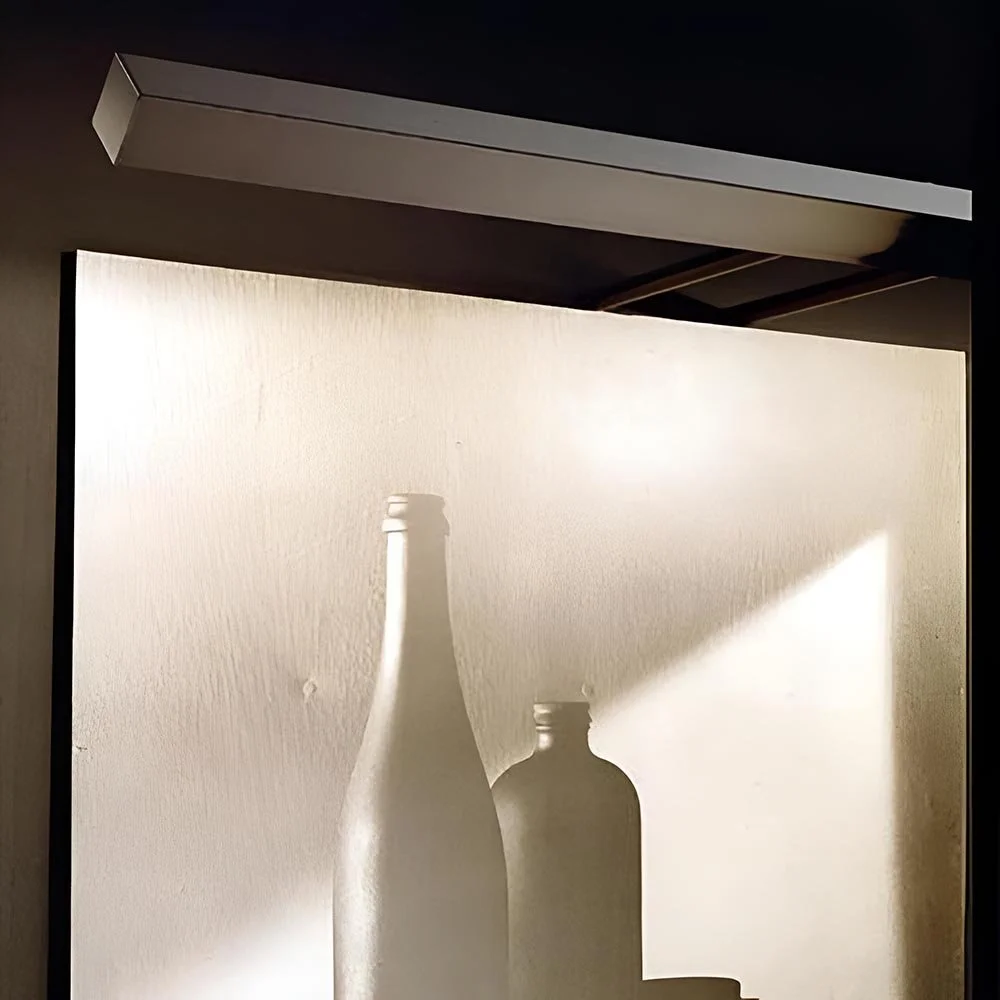 AL01-contemporary-custom-picture-light-2.jpg
