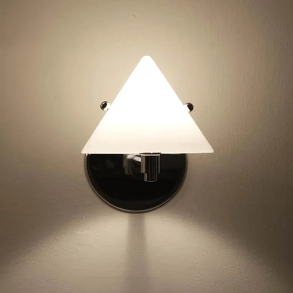 conical-pyramid-classic-glass-sconce-Wagram-modulightor.jpg