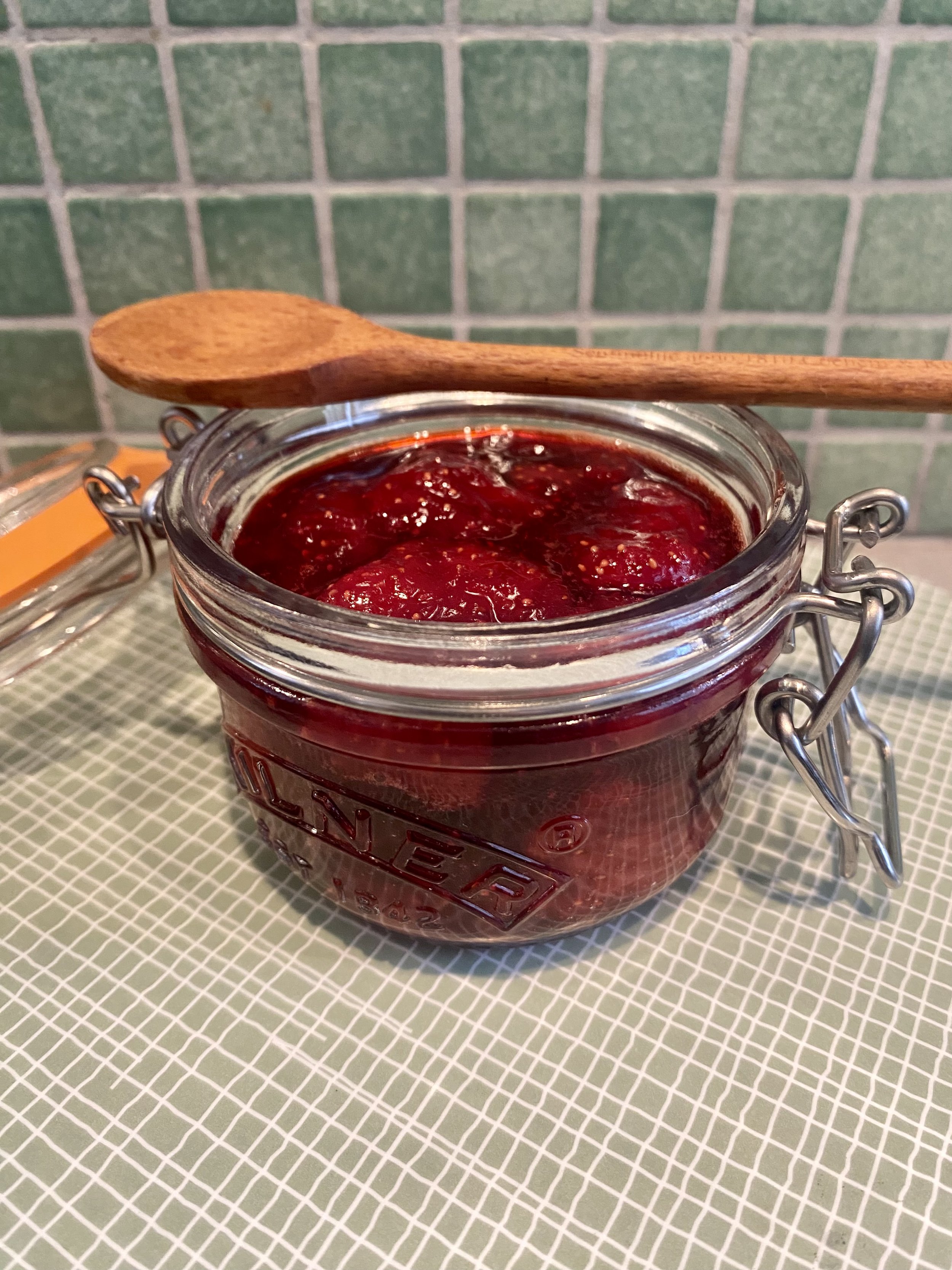 Strawberry jam with less sugar