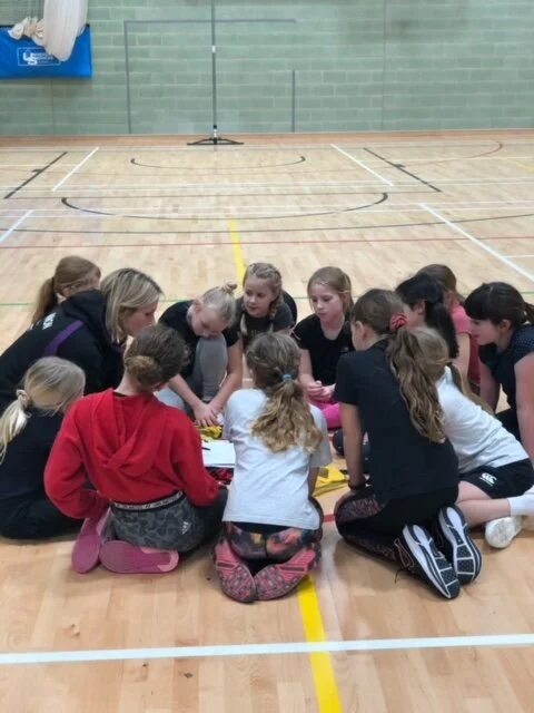Bee Netball — Footloose Netball Club