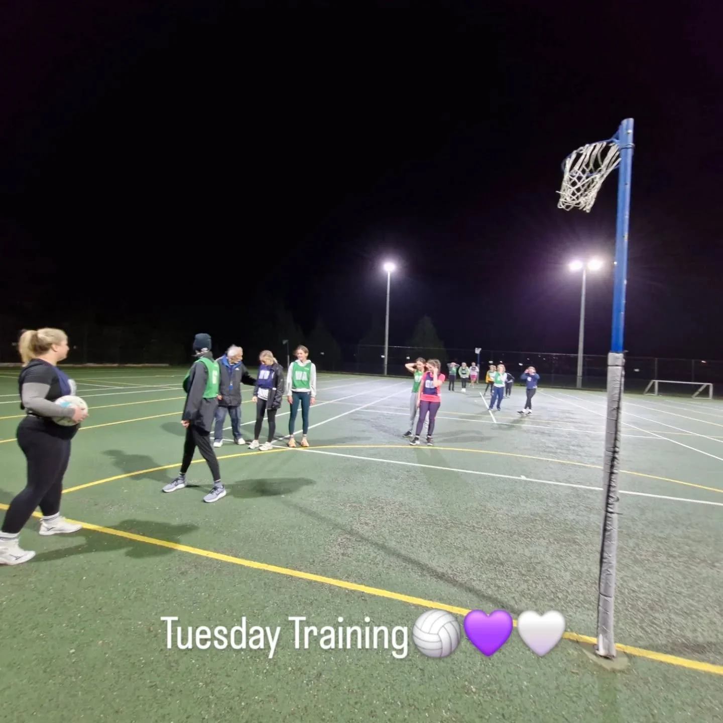 Last night was a windy one🌧🌪
But we still had a great turn out. These cold, dark nights are horrible, but we wouldn't be anywhere else!

Training Tuesdays 19:00-20:30💜🤍🖤

#footloosenetballclub #englandnetball