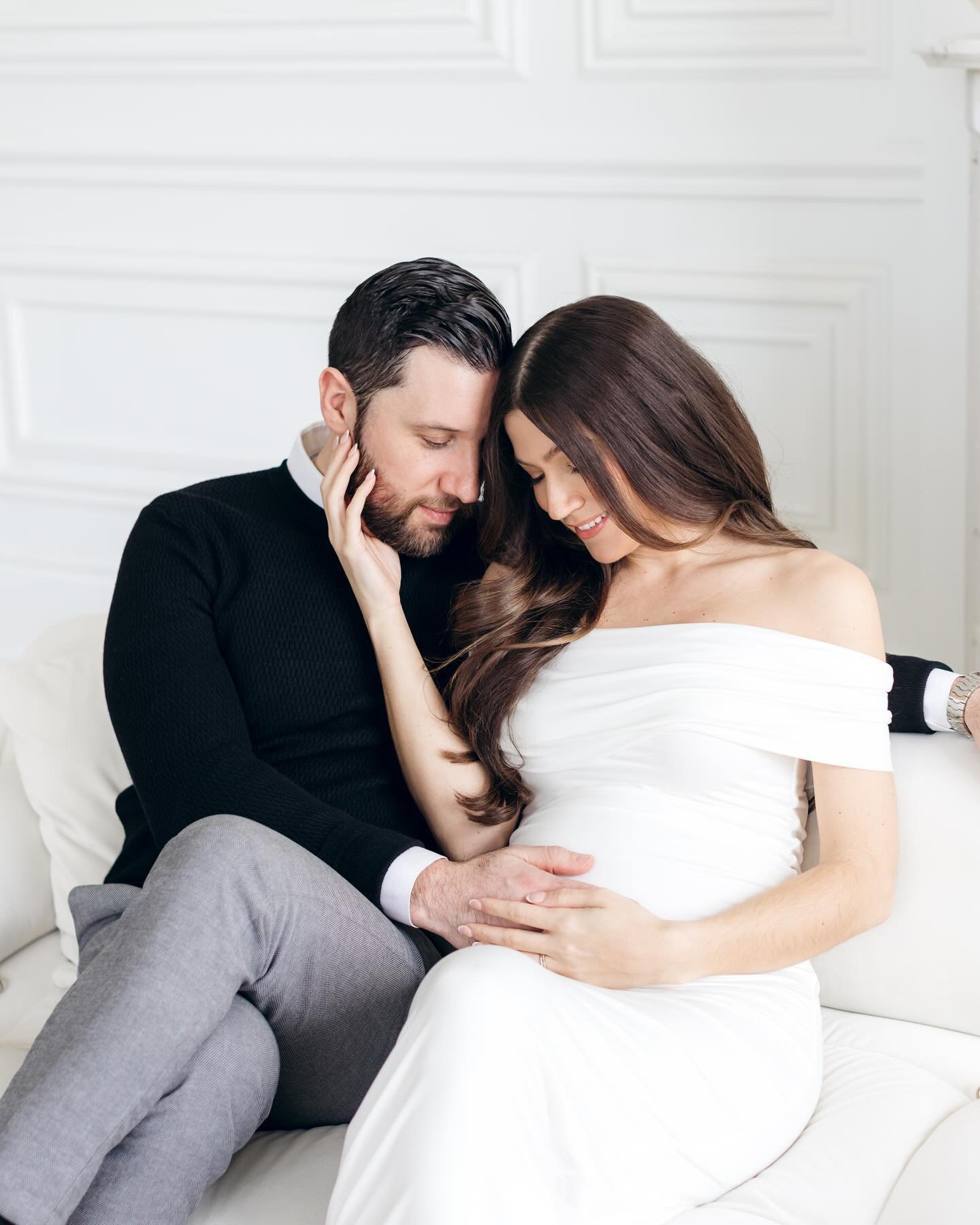 Congrats to Dana &amp; Tarek who were absolutely glowing for their maternity session! 💫 So grateful we get to capture one of life&rsquo;s biggest milestones for our couples! ❤️

#mintroomstudios #pretoloft #mintroombest #familyportraits #maternitypo