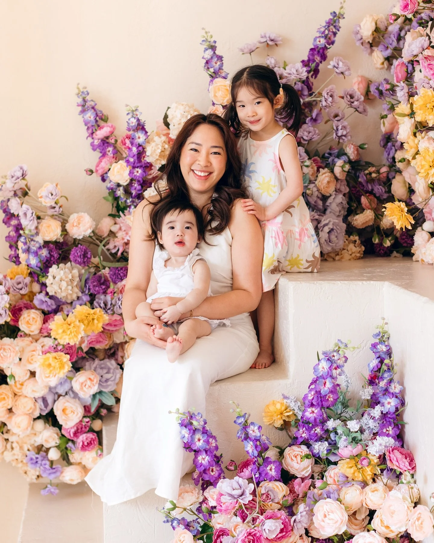 How adorable are Natalie&rsquo;s girls in the beautiful Meadow&rsquo;s Embrace installation?! 🌸💖🌺 The perfect backdrop for Motherhood minis!

#mintroomstudios #mintroombest #floralvibes #petalperfection #floralinstallation #familyofthree #torontos