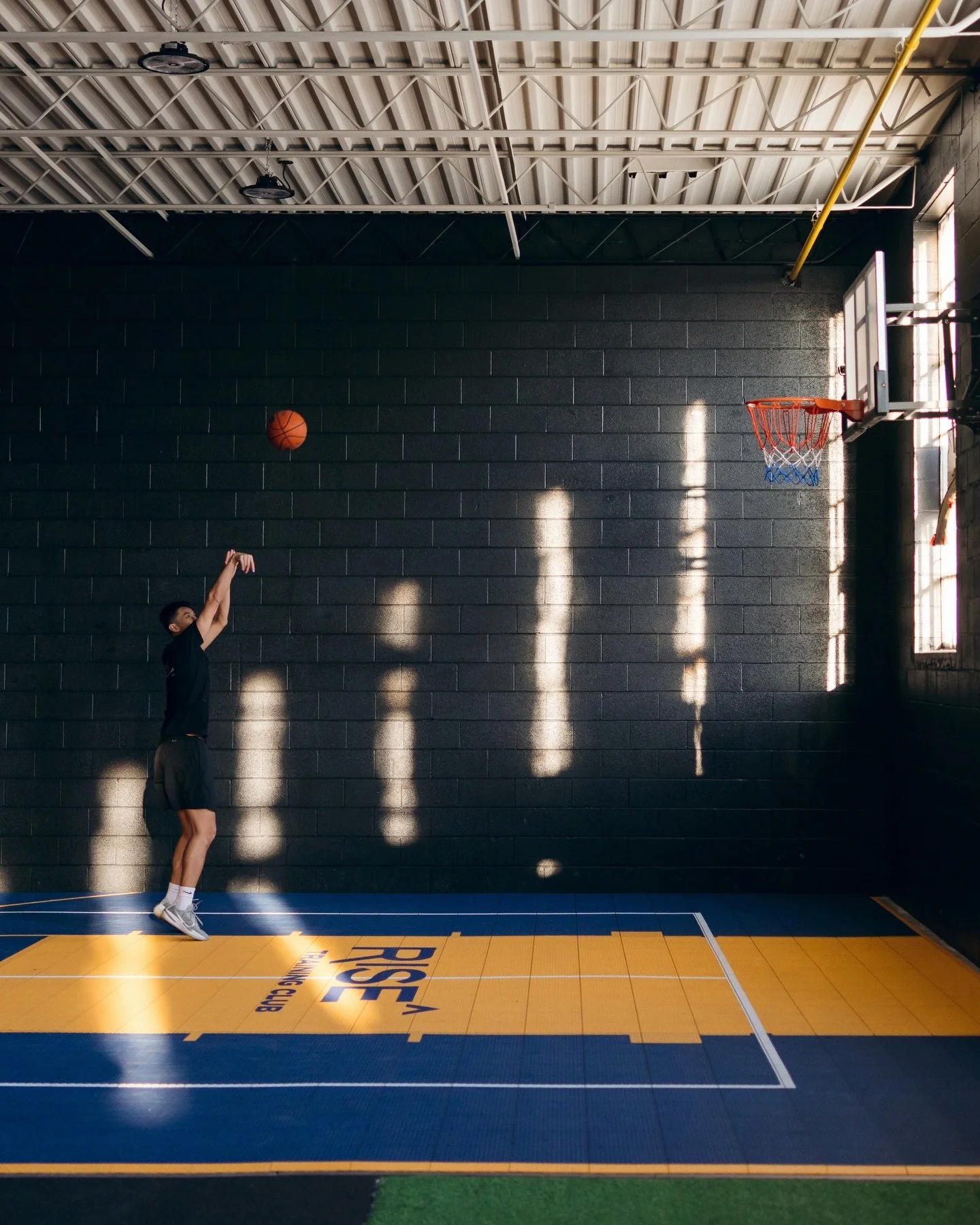 Soo many fun projects lately!🏋️Here&rsquo;s some branding snapshots from our friend&rsquo;s gym @risetrainingclub featuring:

-Small Group &amp; 1-1 Training
-Therapy &amp; Recovery
-Sports Perfomance
-Pickleball &amp; Basketball Court
-Golf Simulat