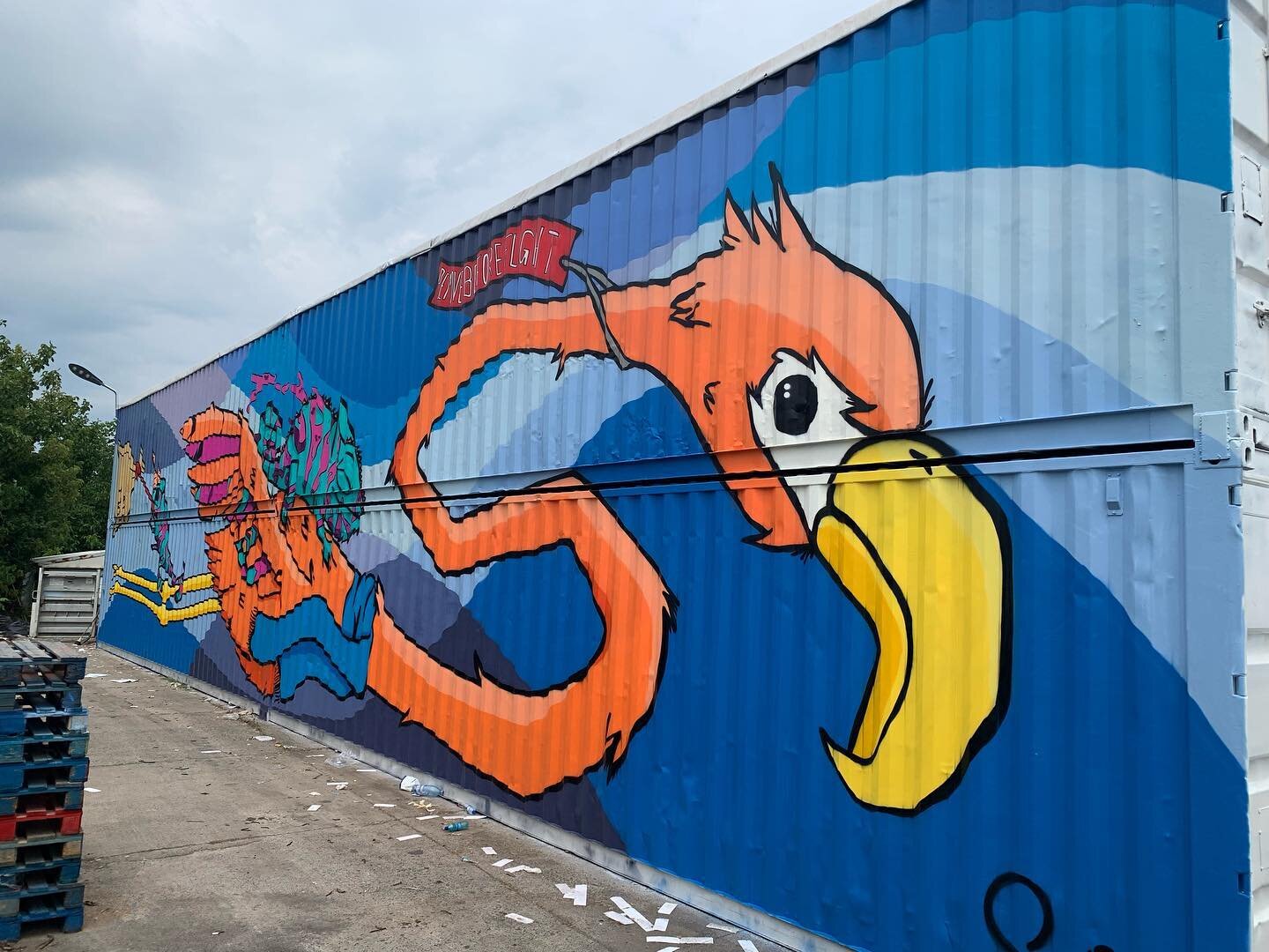 &ldquo;Flamingo transport&rdquo; - Spraypaint on Container Wall 26m x 5.8m

#mural #muralart #streetart #spraypaint #muralist #wallart #muralproject #art #urbanart #muralartist #painting #illustration
#dailymural #artistoninstagram #murallife #makear