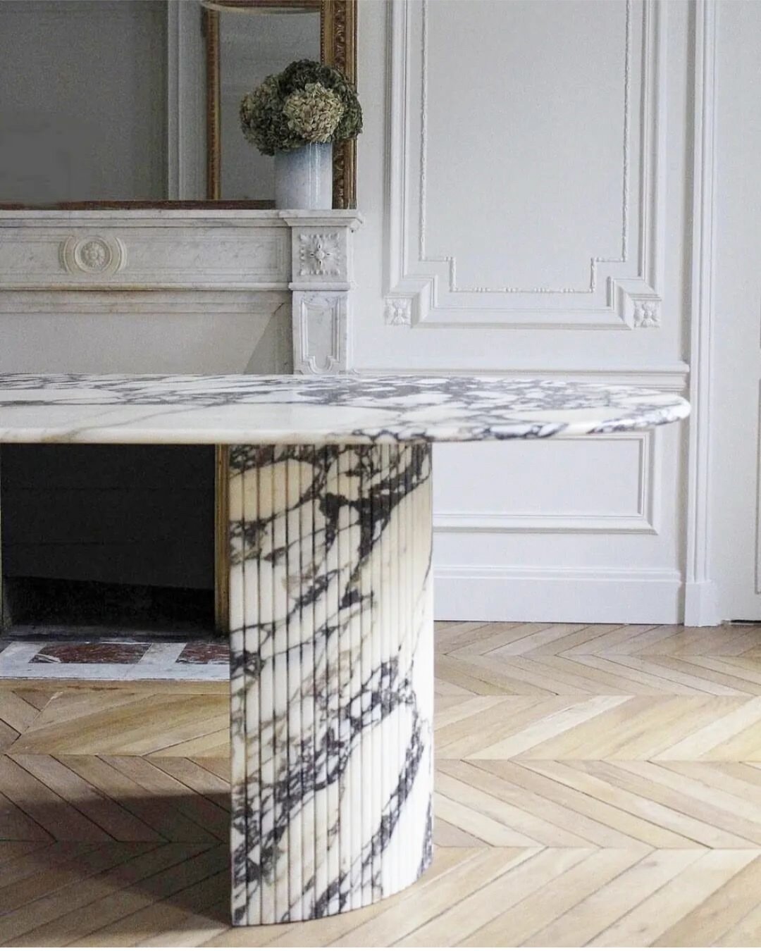 Design Inspiration | The LUNA marble dining table. This unique creation commands attention &amp; can effortlessly become the focal point of a home. 
What do you think?

Design by: @marbera_

#InteriorDesignInspiration