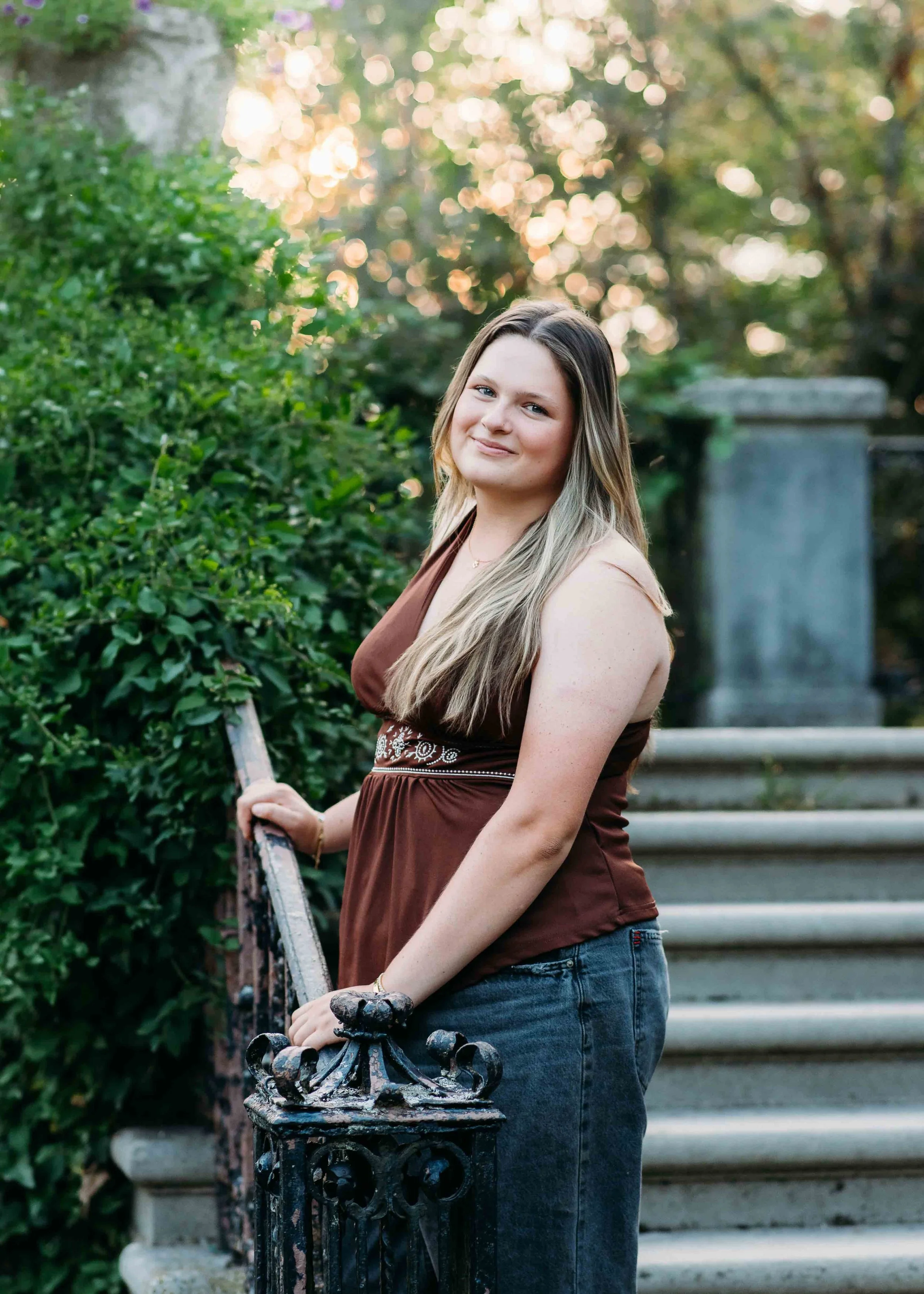 ABBY DALTON SENIOR SESSION 2025_43-SMALL.jpg