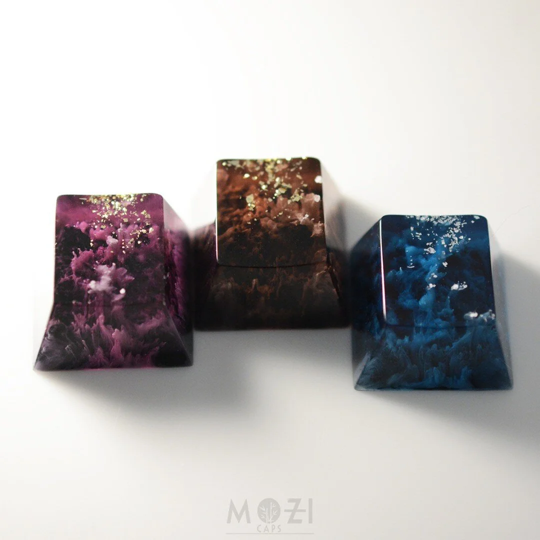 Neissus Azul, Purppura, and Kopi
Raffle starts now: https://www.mozicaps.com/raffle

#artisankeycap #customkeycap #keycaps #cherrykeycaps #mechanicalkeyboard #keeb #artisan #resinart #resin #diy #handmade #gamer #gaming #gamersetup #gamingkeyboard #i