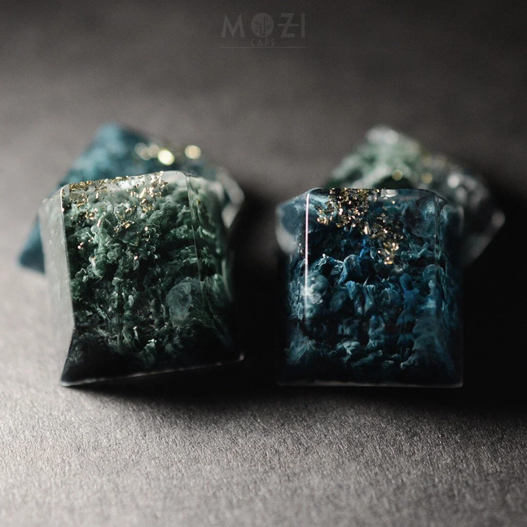 Better late than never, collab with ePBT Acadia! https://www.mozicaps.com/raffle

#artisankeycap #customkeycap #keycaps #cherrykeycaps #mechanicalkeyboard #keeb #artisan #resinart #resin #diy #handmade #gamer #gaming #gamersetup #gamingkeyboard #inst