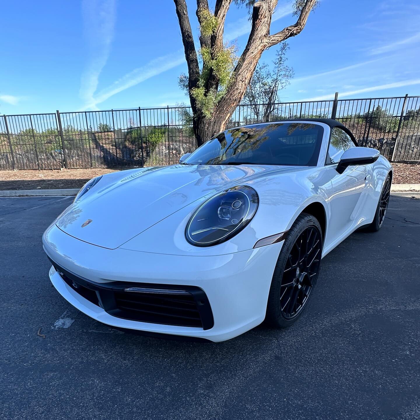 992 with a Wrap Legends treatment. 💉

&bull; PAINT PROTECTION FILM
&bull; WINDOW TINT
&bull; PAINTED EMBLEMS TO MATCH
&bull; FERRARI COLOR PAINTED CALIPERS