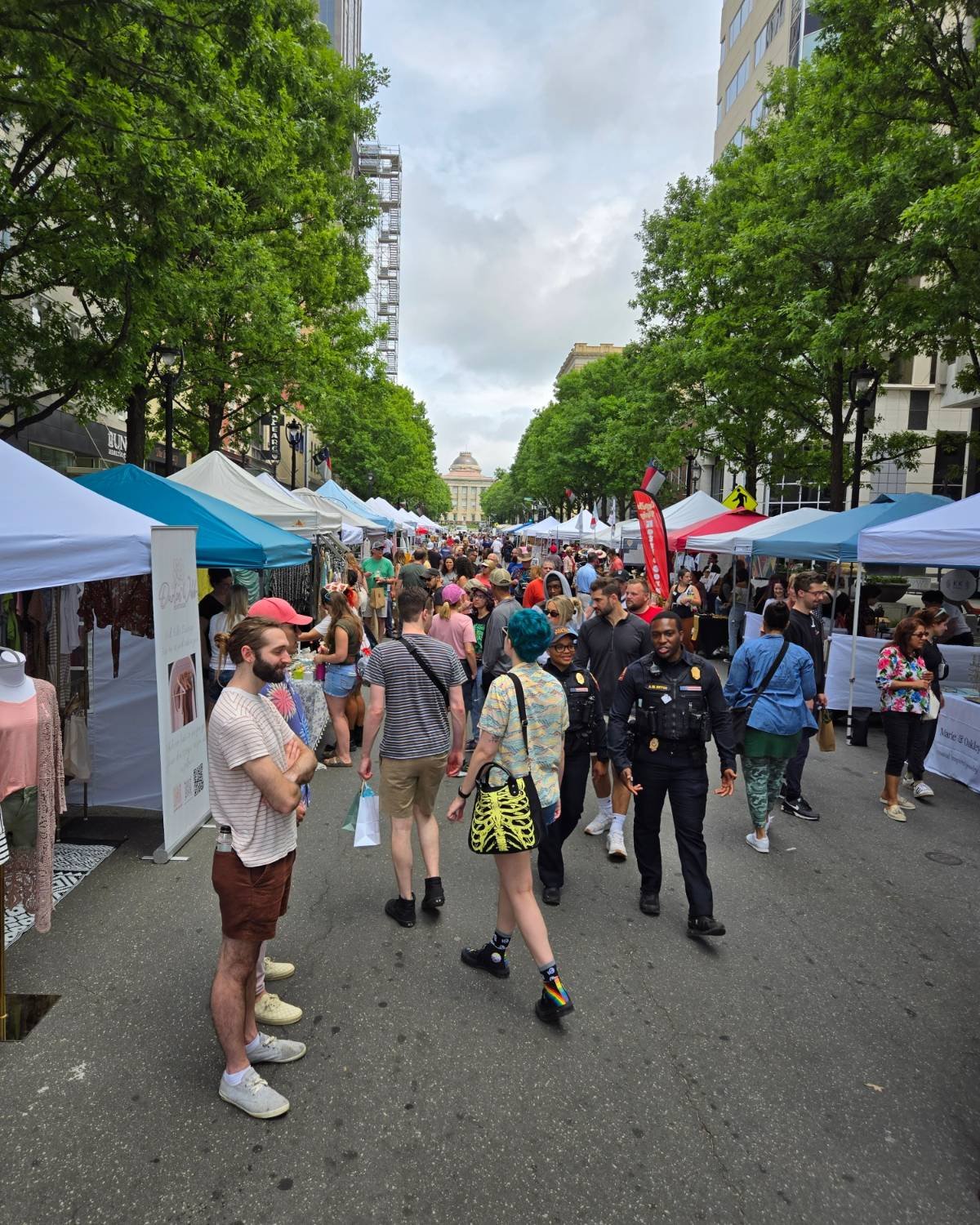 Thank you for a wonderful day, Raleigh! 

Although we had to pack up for our Ma &amp; Pa Festival early, you all still showed up!!

We'll see you back in downtown Raleigh for our MAKRS Holiday Fest in December 😁