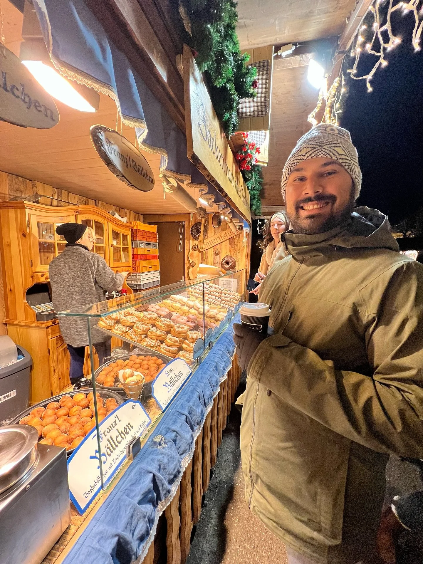 Last winter, my girlfriend &amp; I took a trip across Europe

From the cozy streets of Strasbourg 🇫🇷 to the festive beer gardens of London 🇬🇧 and the breathtaking charm of Vienna 🇦🇹 during the holidays.

Everywhere we went, the cities were glow