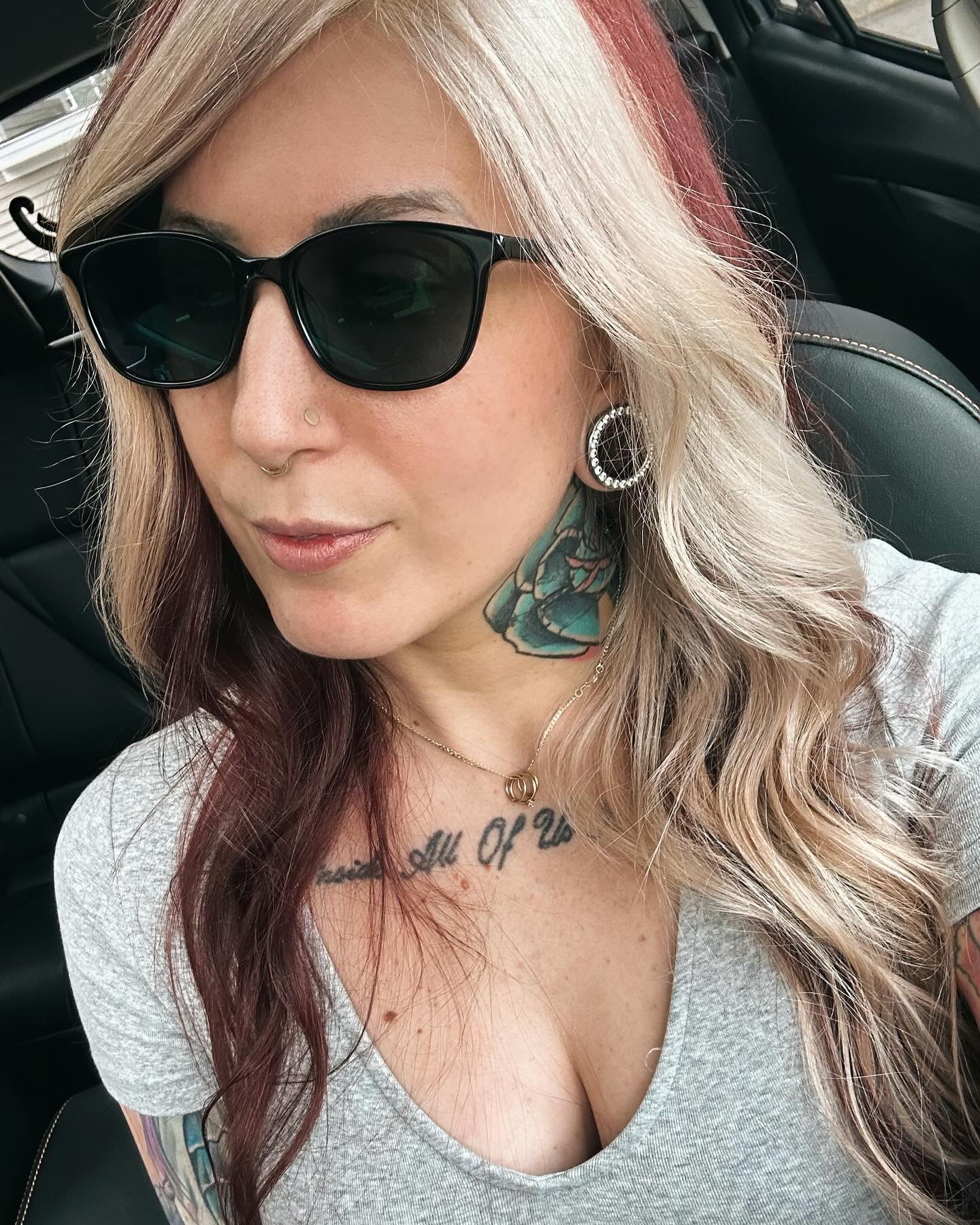 Went and saw my lovely friend @alinahdidmyhair today and we added some more white to my hair just to make sure everyone notices it 😯 It looks so good, Alinah always crushes it 🥰
