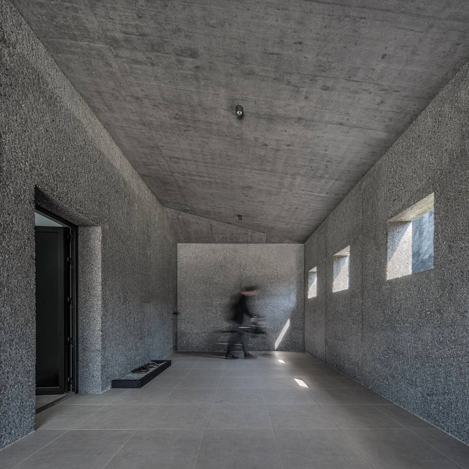casa-hutmann-sea-arquitectos-teito-entrada.jpg